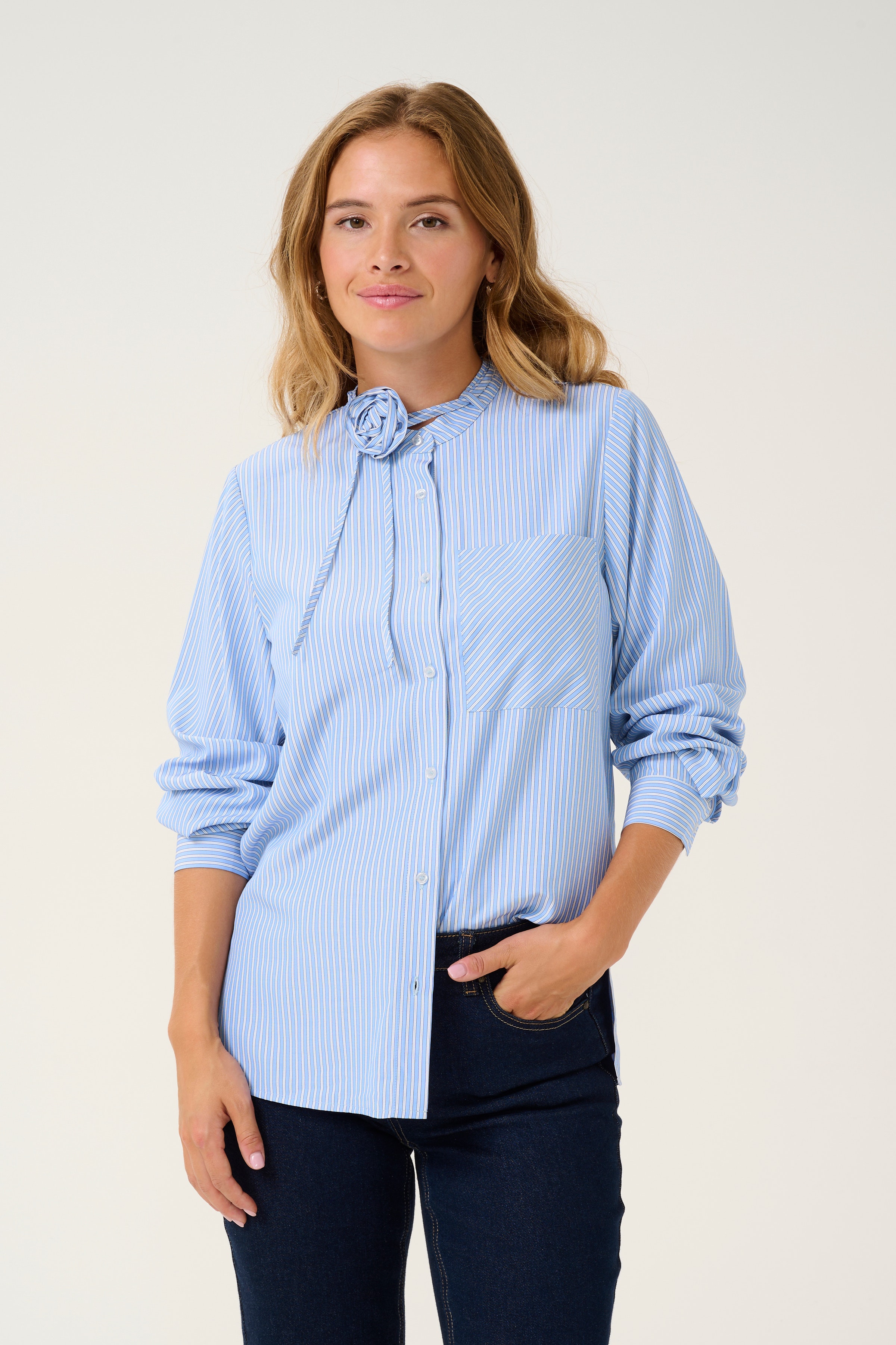 CUjude Shirt with rose LOOKBOOK FRONT 50111459-107055