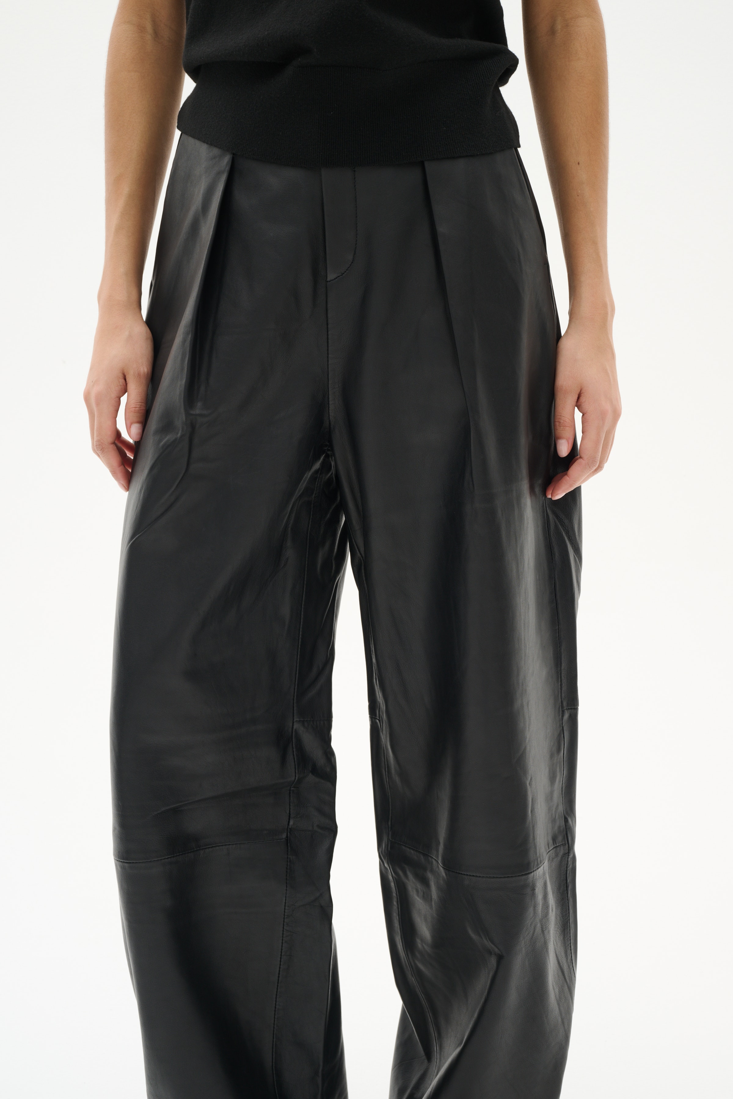 UriyaIW Hose LOOKBOOK FRONT 30110067-194008