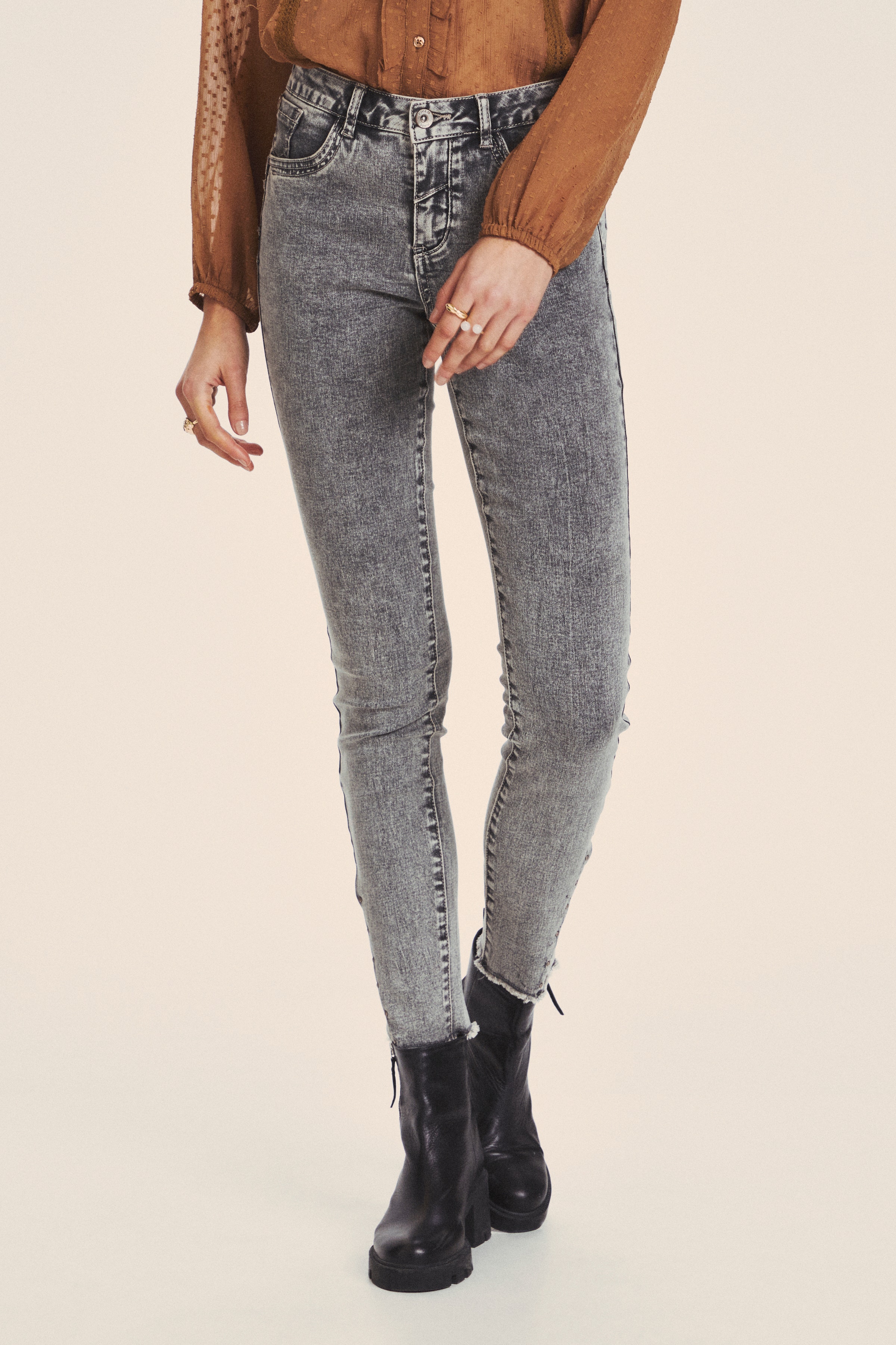 CRElsa Jeans - Shape Fit

 LOOKBOOK FRONT 10608305-101260