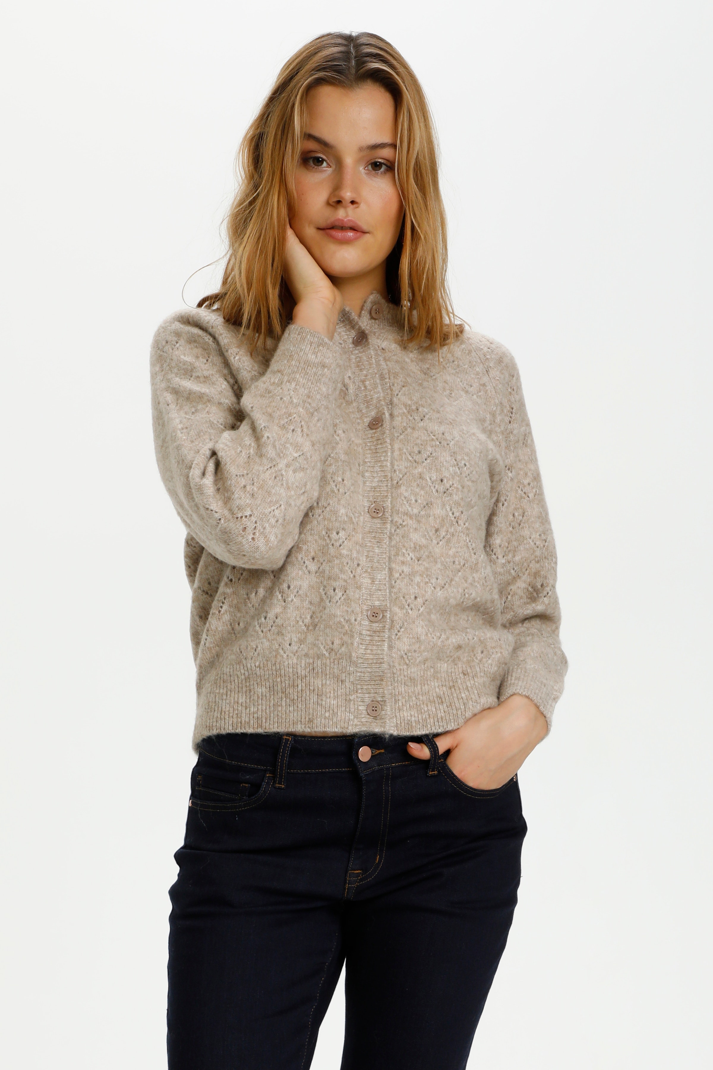 IsabellaSZ Cardigan

 LOOKBOOK FRONT 30511380-1400021