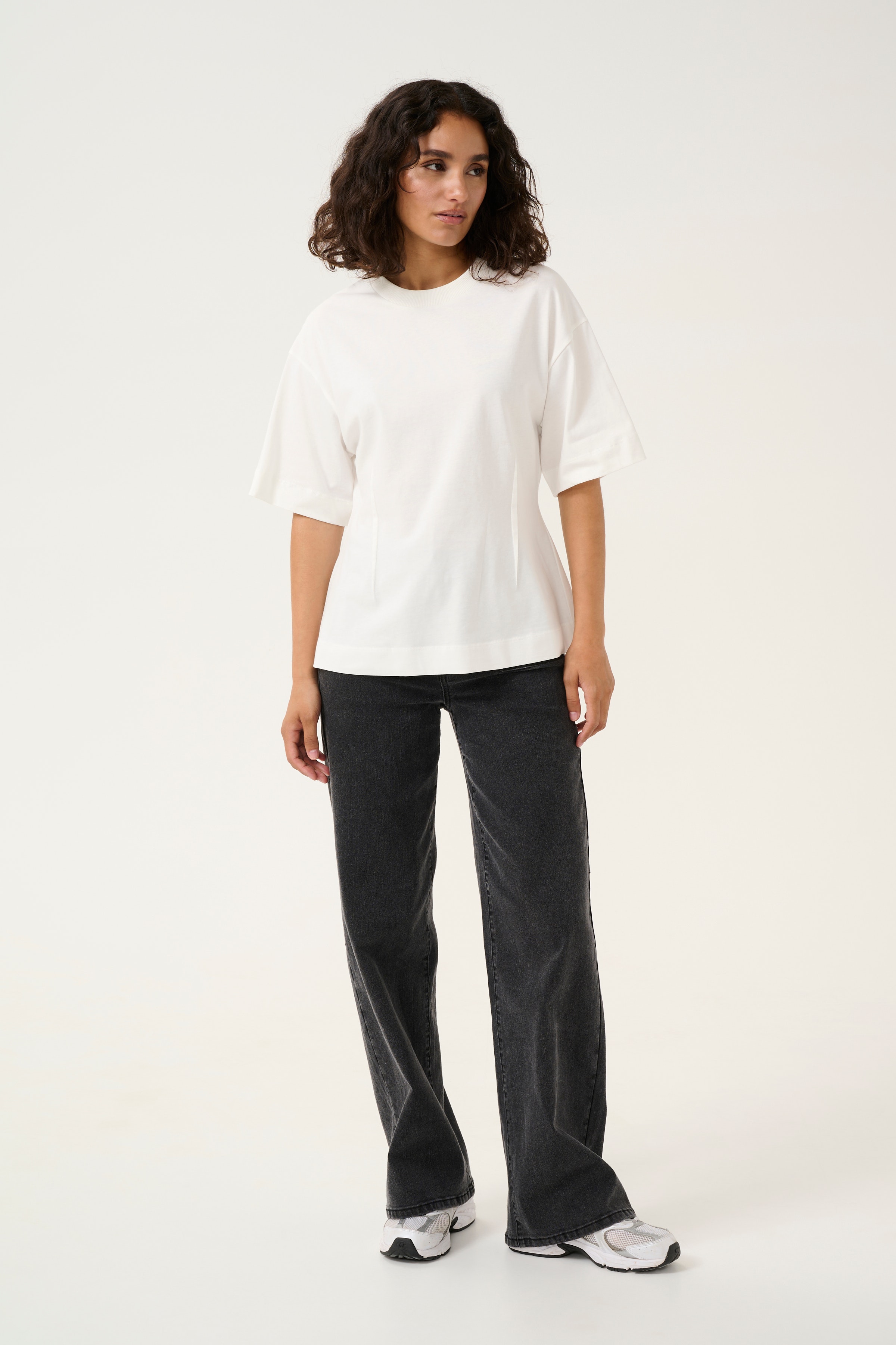 KAmorina T-shirt LOOKBOOK FRONT 10509469-110602