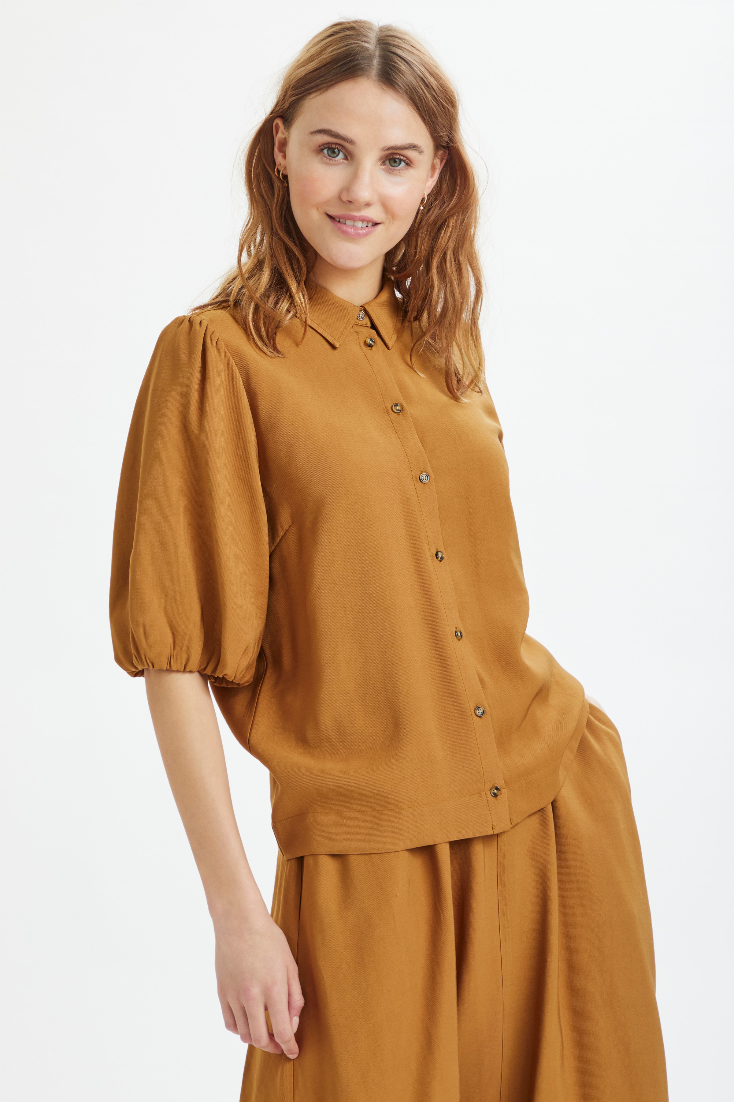  IngridSZ Shirt

 LOOKBOOK FRONT 30511400-171134