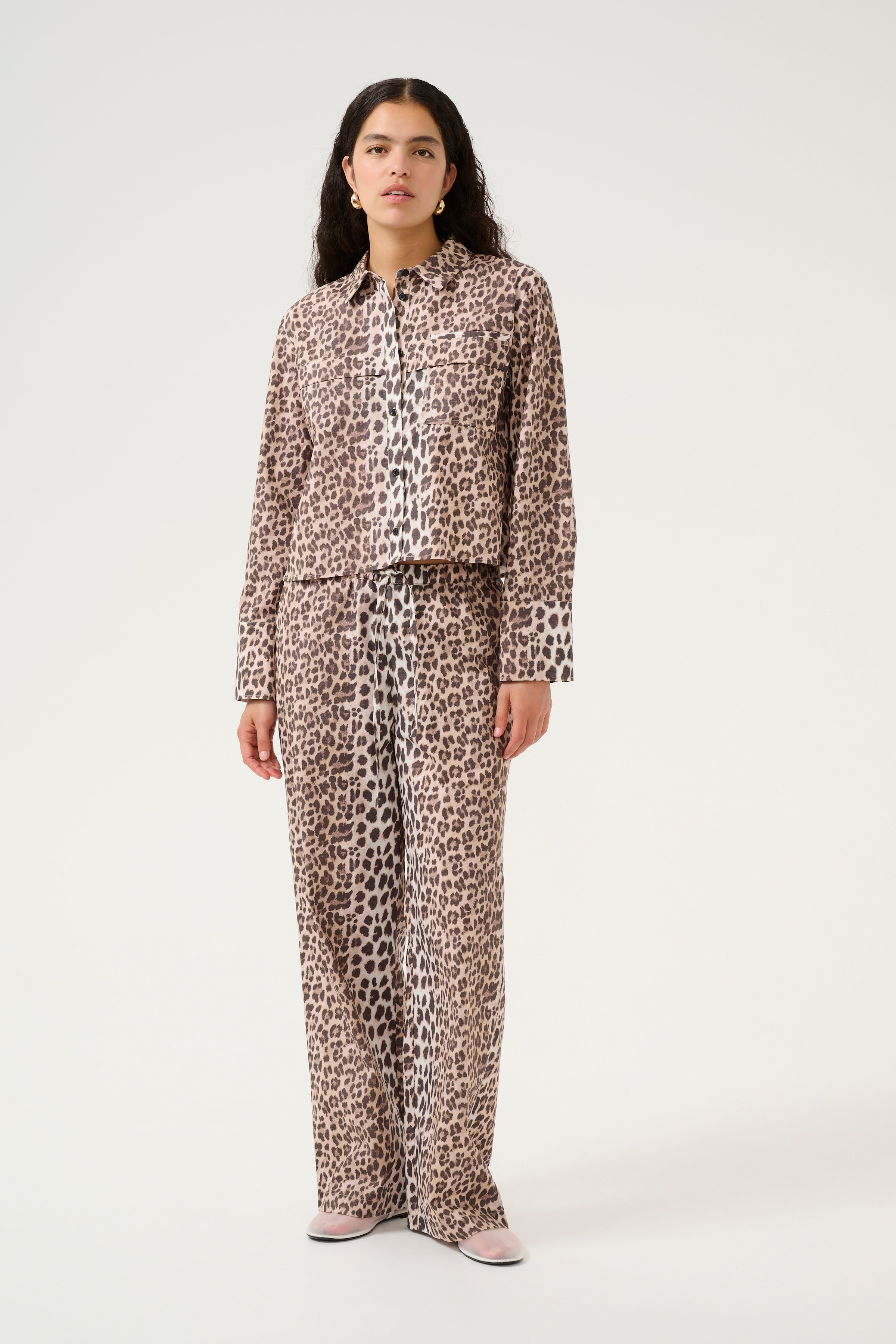 KBUlrike Leopardskjorte LOOKBOOK FRONT 10105353-107325