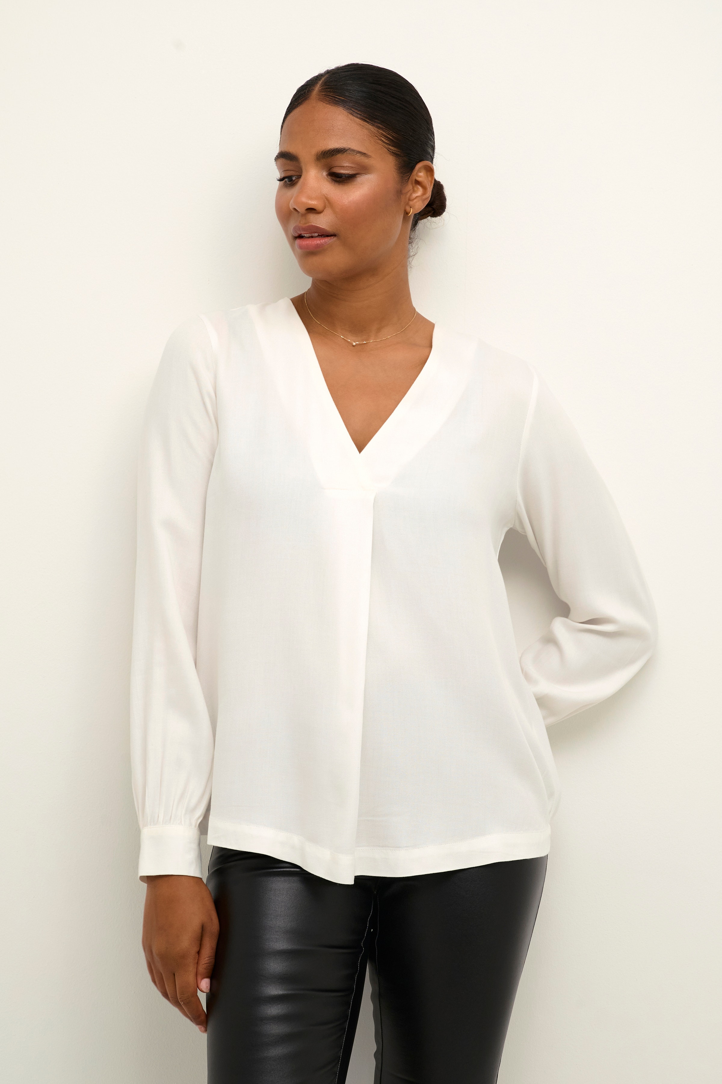 KAkelly Bluse LOOKBOOK FRONT 10507689-110602