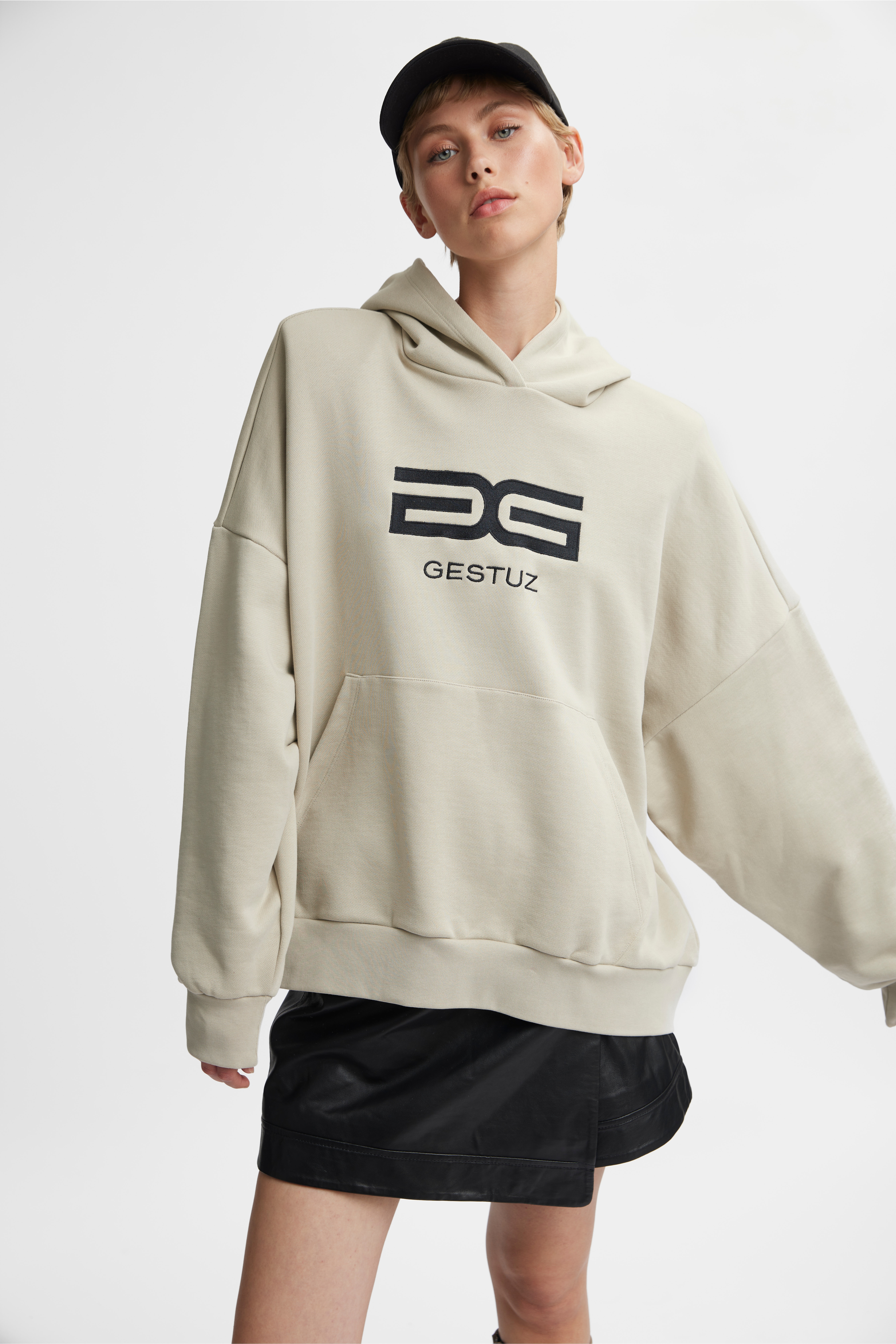 SweallyGZ Hoodie LOOKBOOK FRONT 10908992-146408