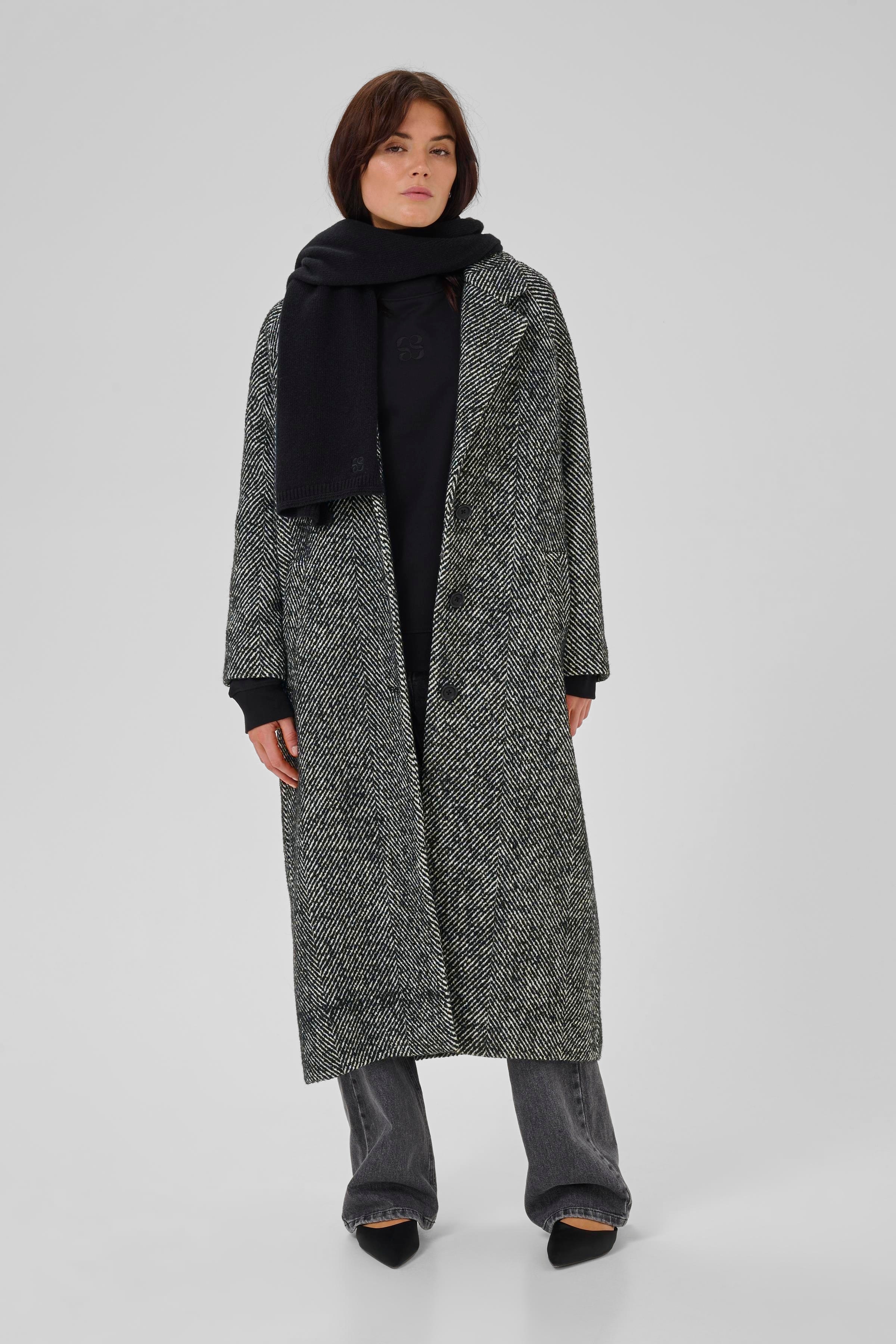 MaggieMW Mantel LOCATION NONE 10704748-106157