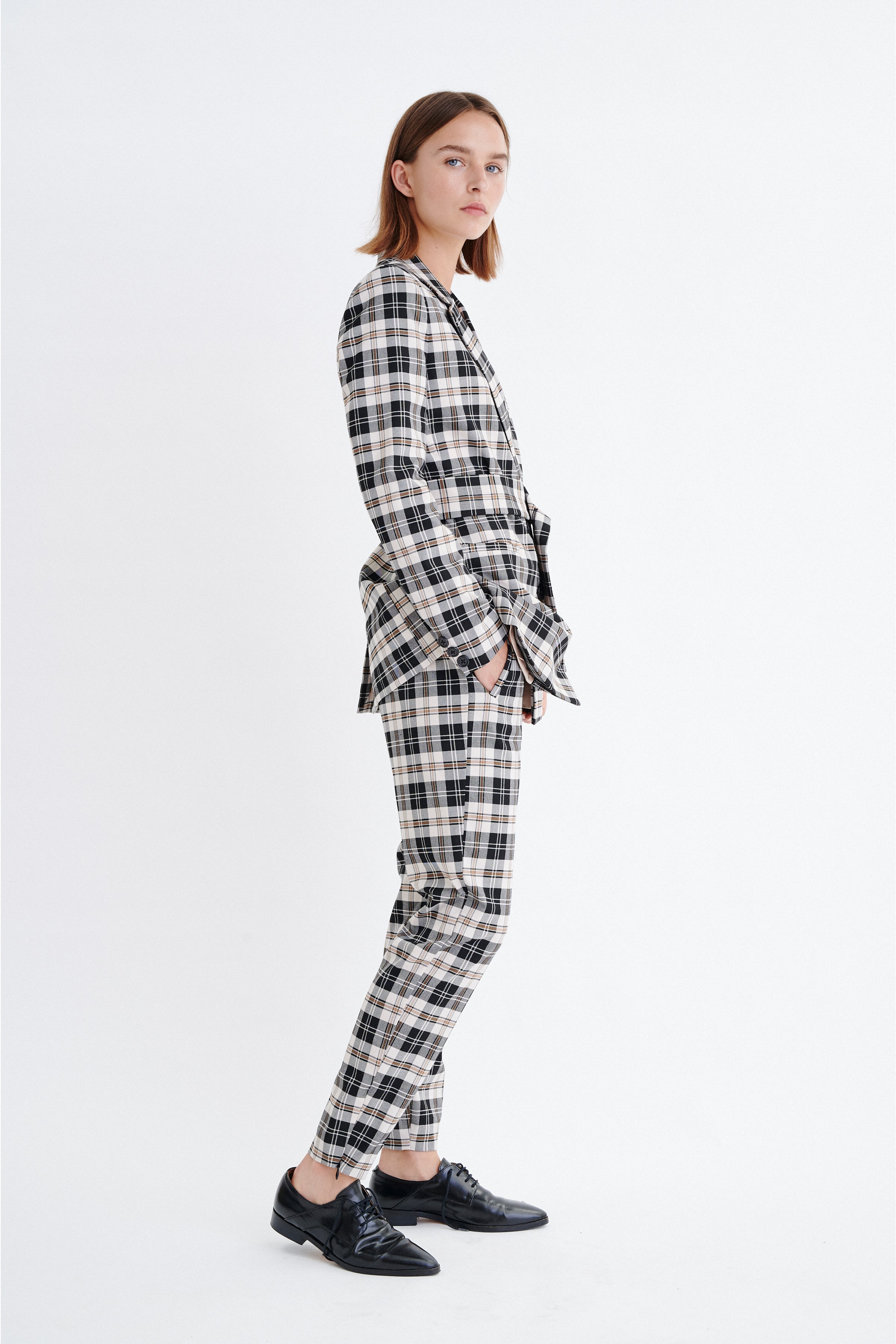 JannahIW Buks LOOKBOOK FRONT 30105067-11036