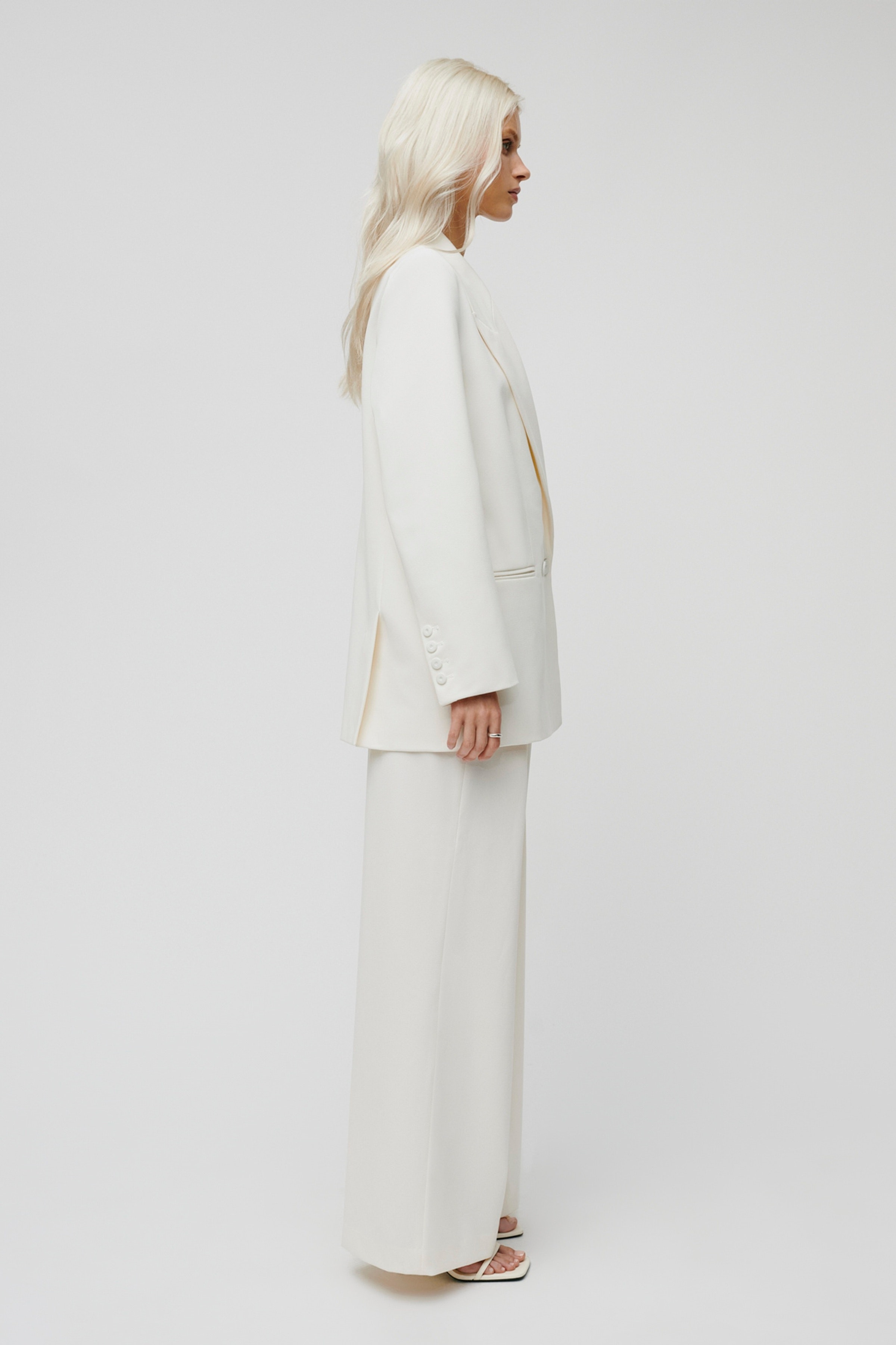 JIL BLAZER LOOKBOOK FRONT 30600559-WH011