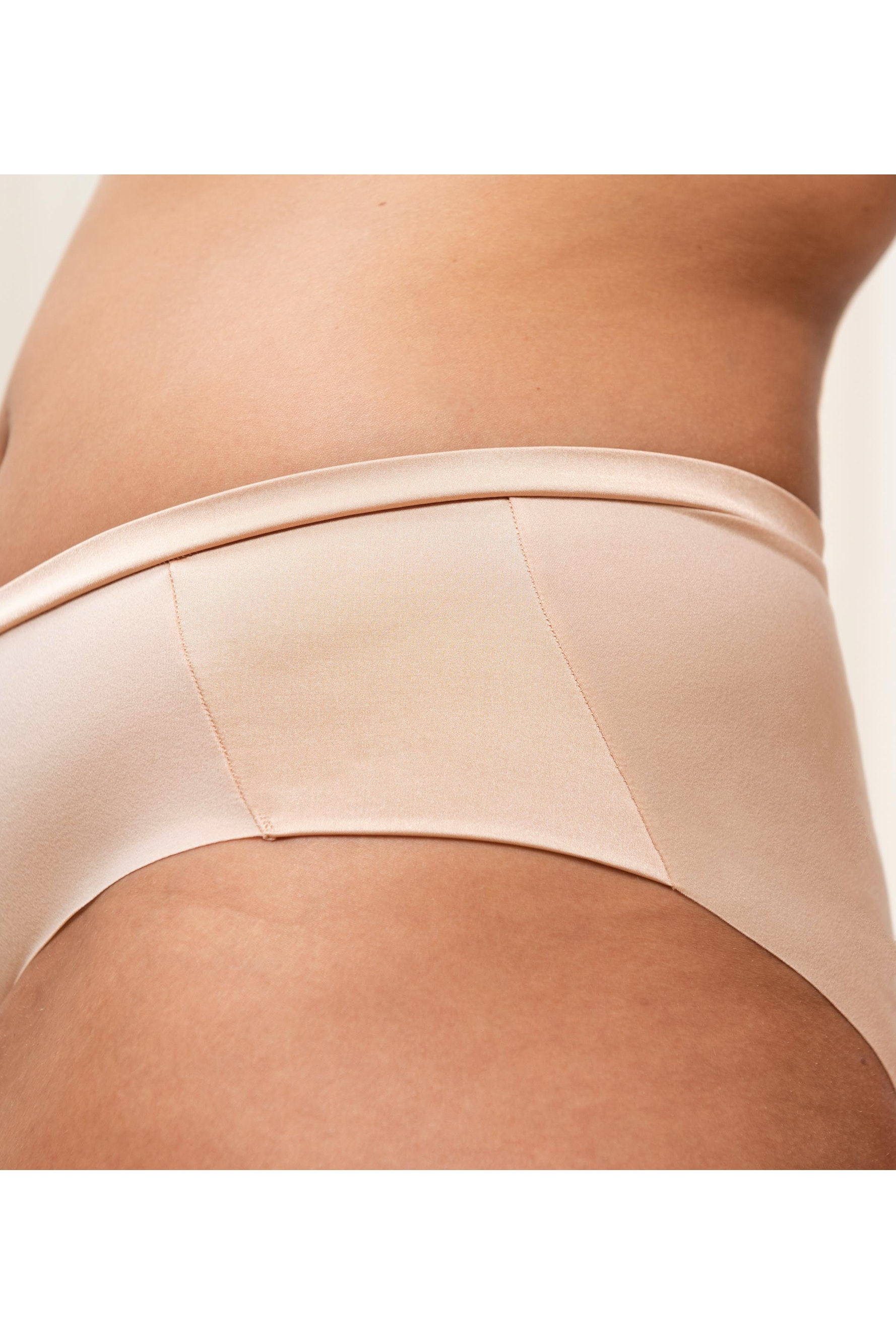 BodyMake-up Trusser LOOKBOOK DETAIL 40500052-T00EP