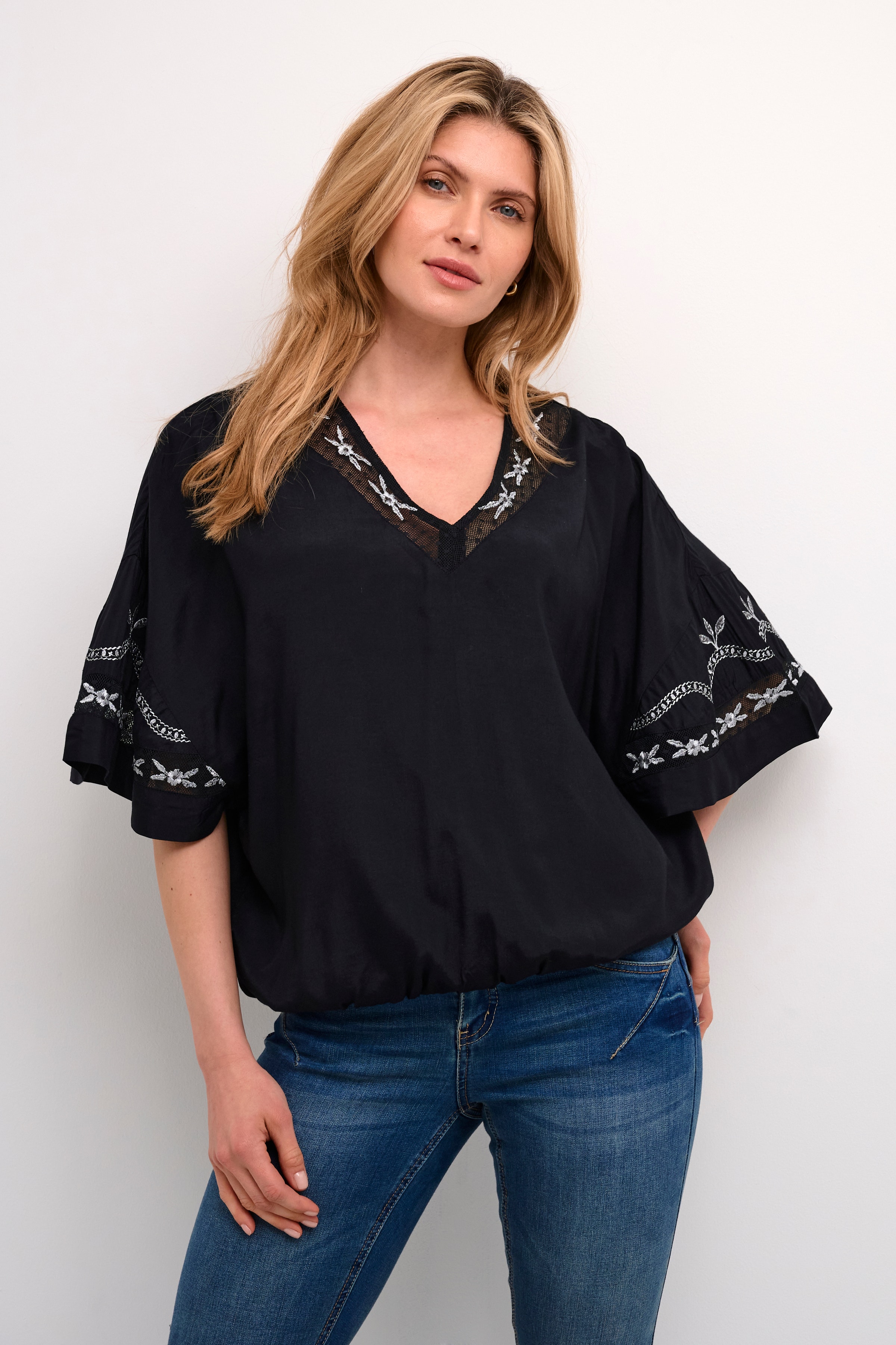 CRMerry Blouse LOOKBOOK FRONT 10613009-100120