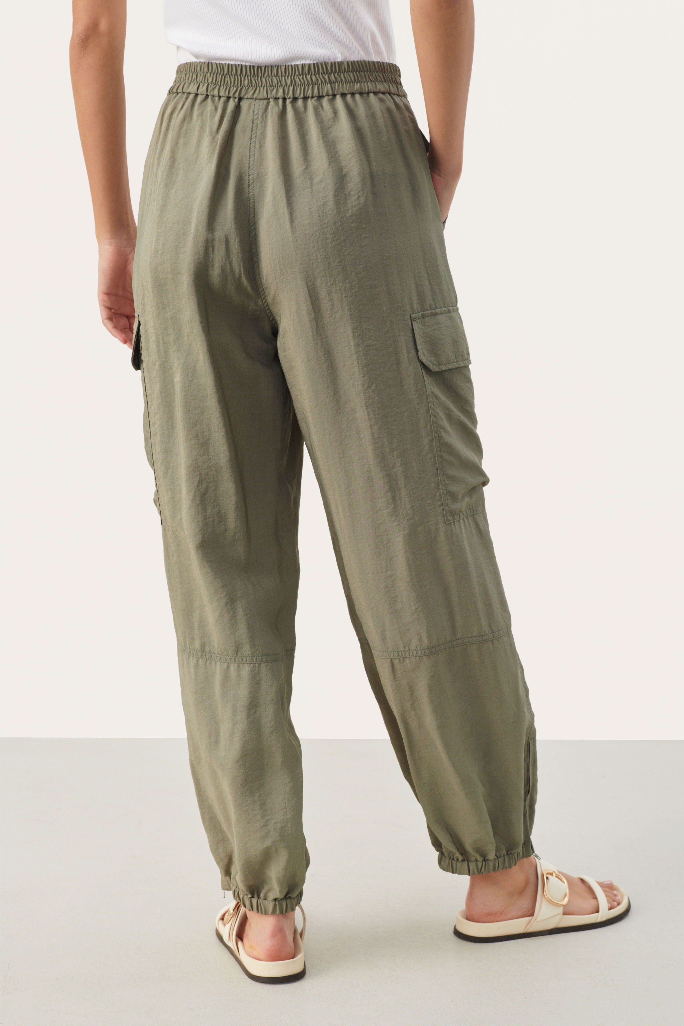 EraPW Cargo trousers LOOKBOOK BACK 30308457-170613