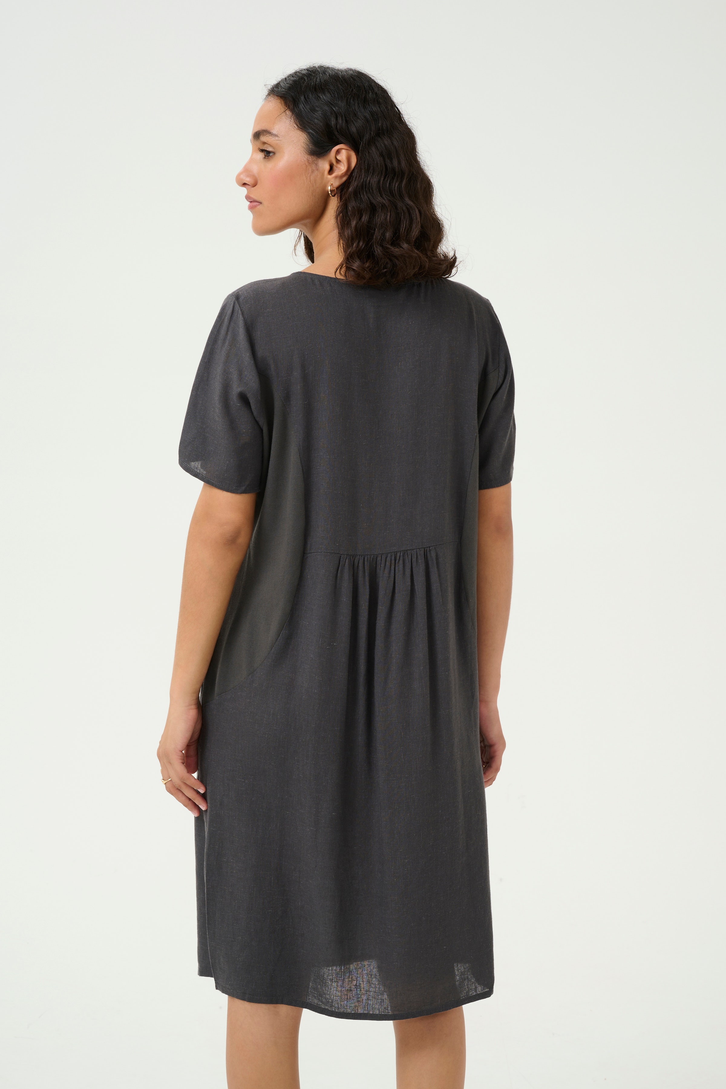 KAmilia Linen dress LOOKBOOK BACK 10508362-190205