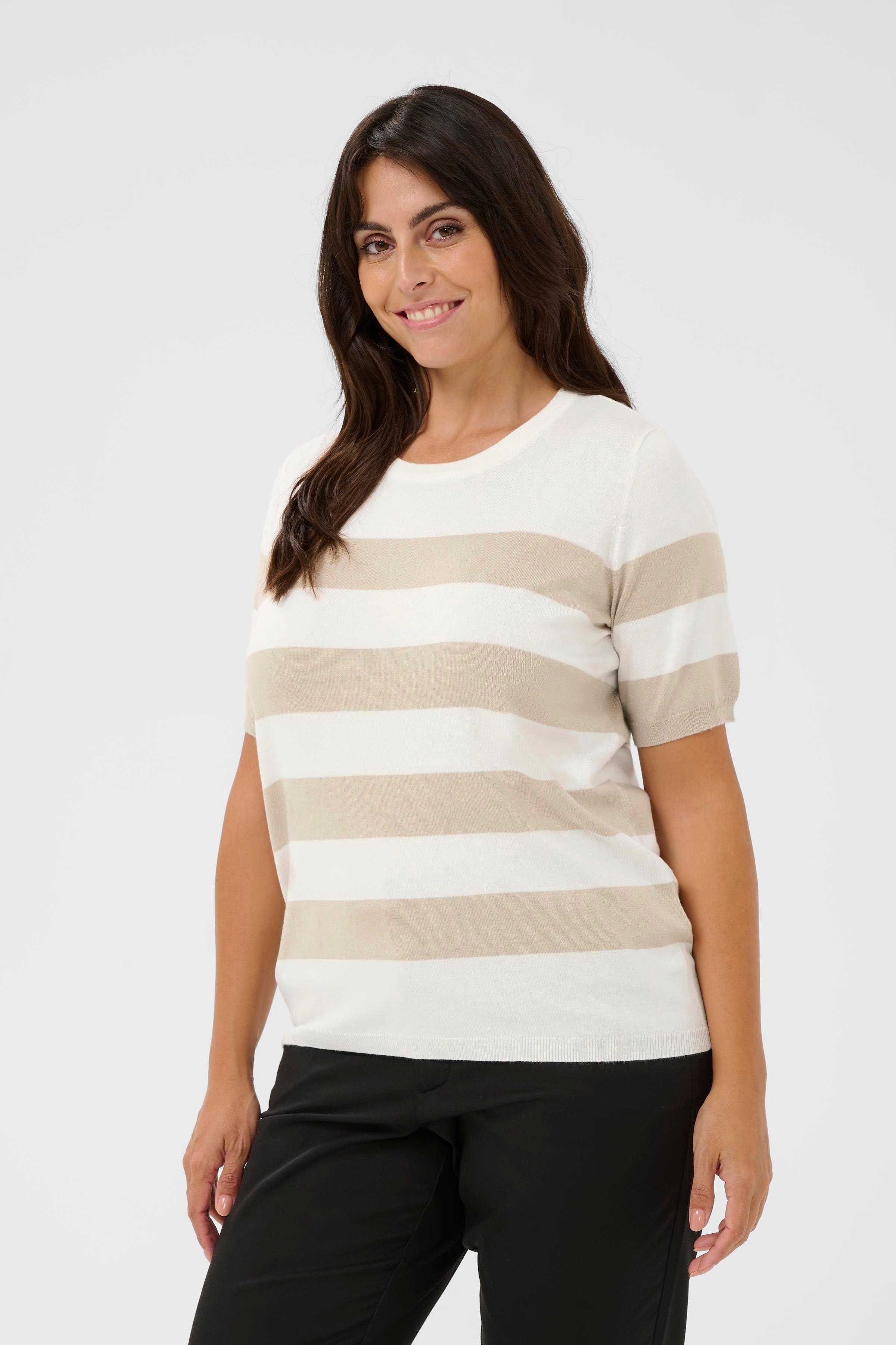 KClizzy Pullover LOOKBOOK FRONT 10582914-106619