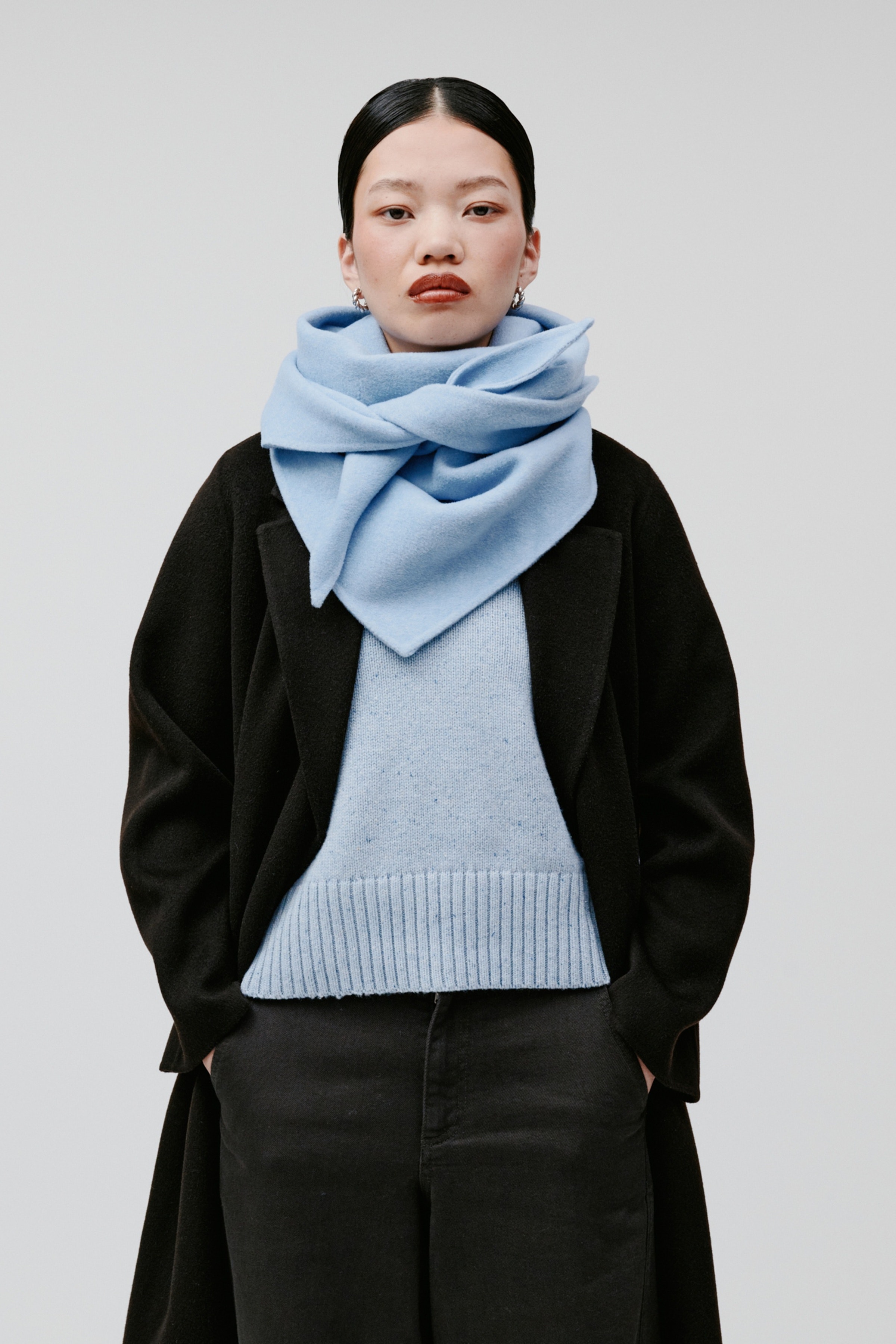 ARIANA Scarf LOOKBOOK FRONT 30600715-BL833