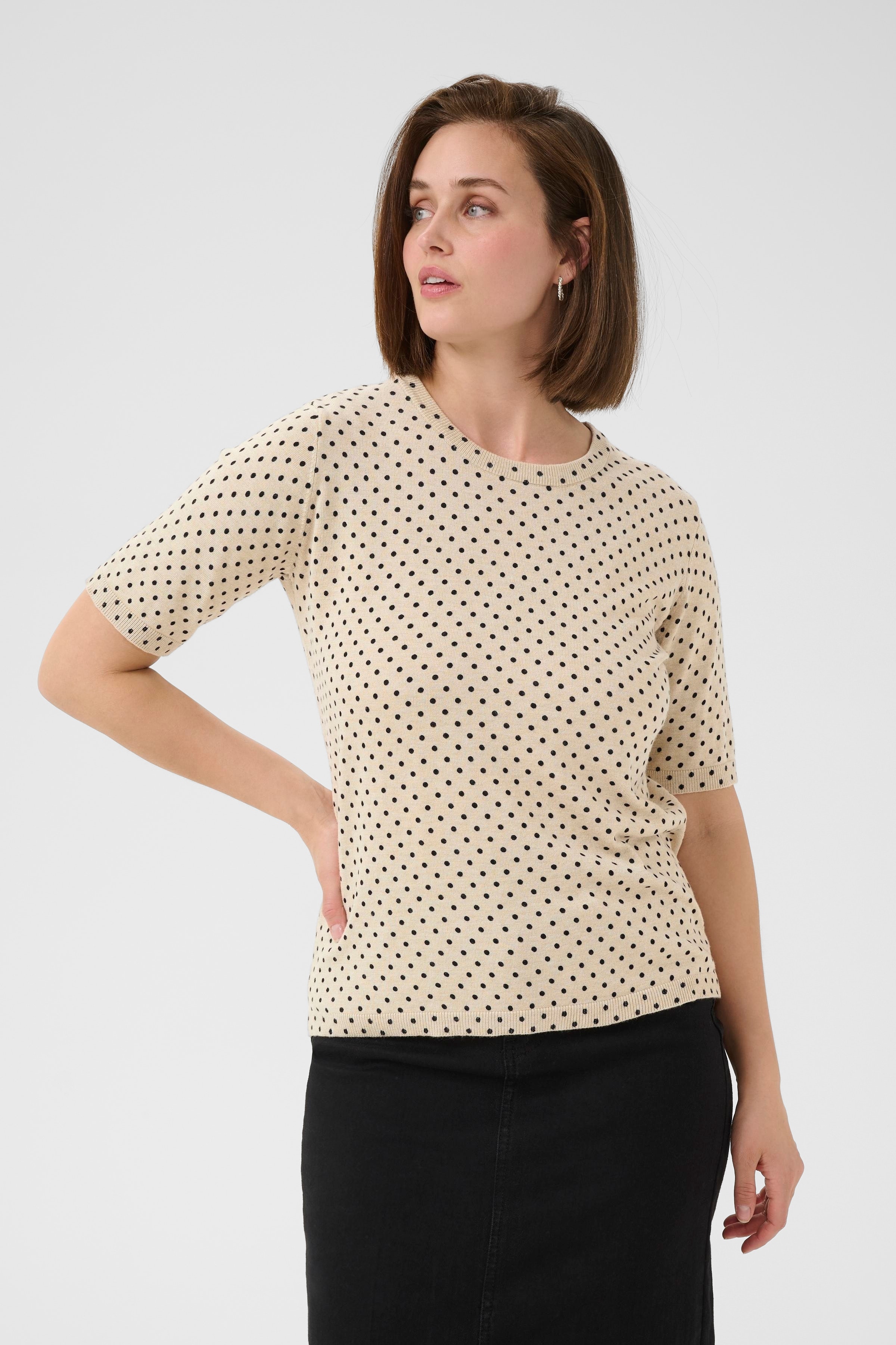 KAliz Pullover LOOKBOOK FRONT 10509548-107928