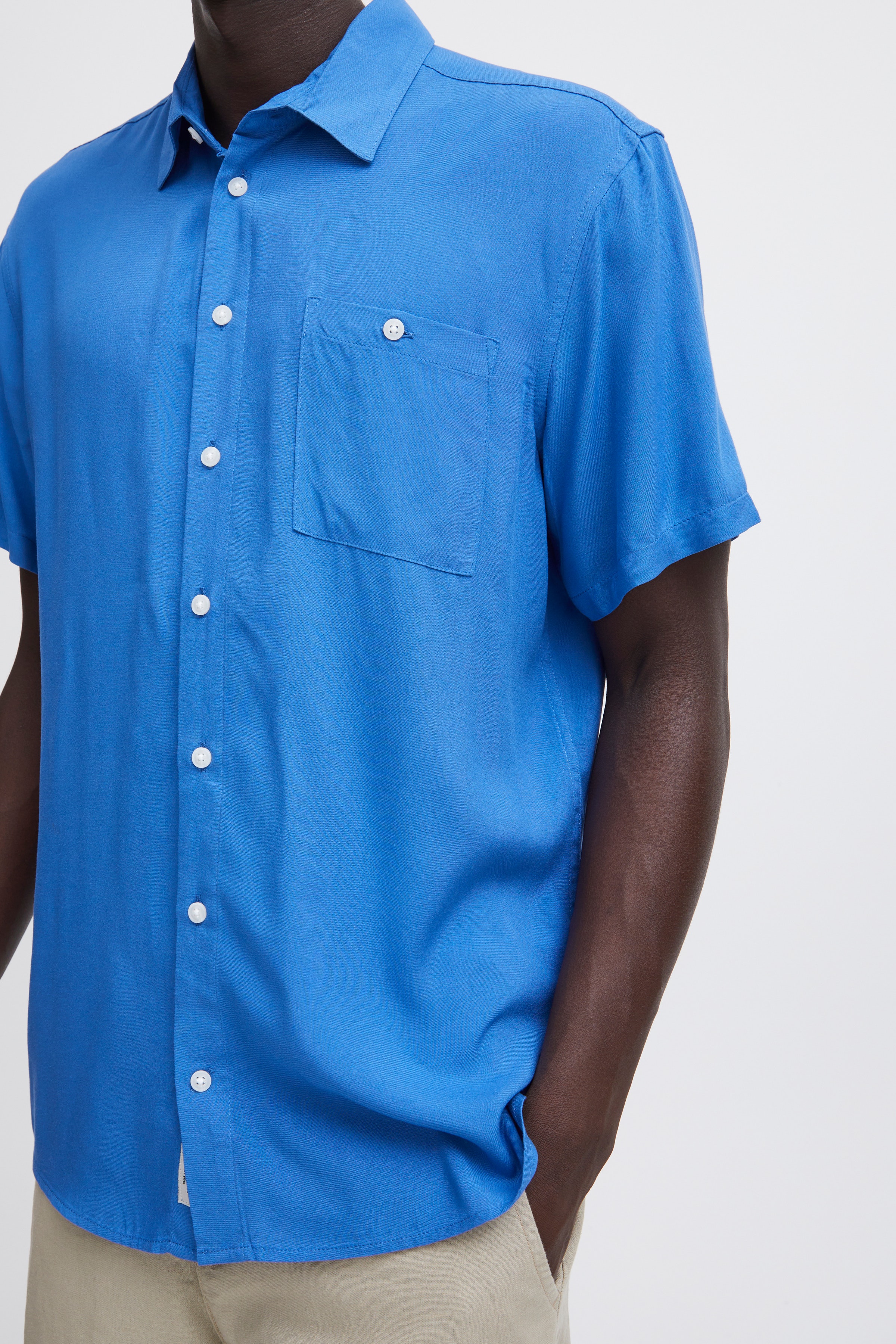 Short sleeved shirt LOOKBOOK DETAIL 20716363-194039