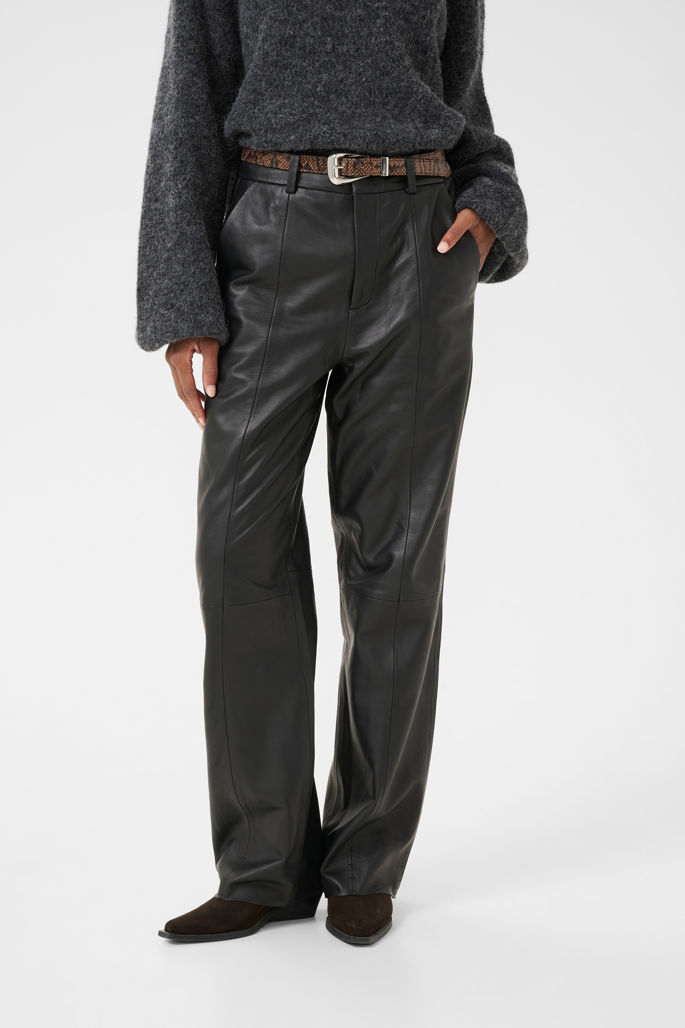 GZluciana Byxor LOOKBOOK FRONT 10910508-100017