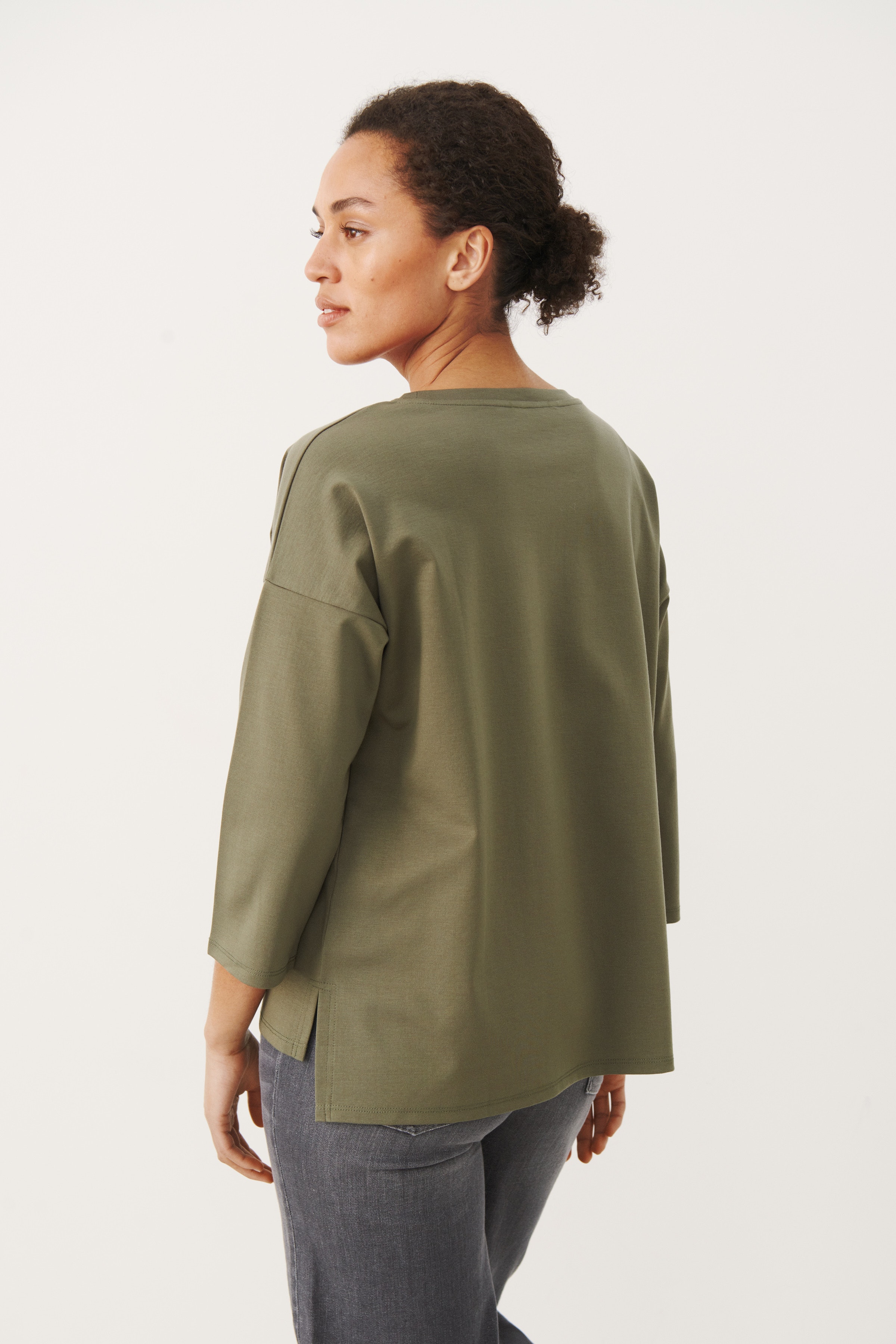 JaraPW T-shirt LOOKBOOK BACK 30306165-190510