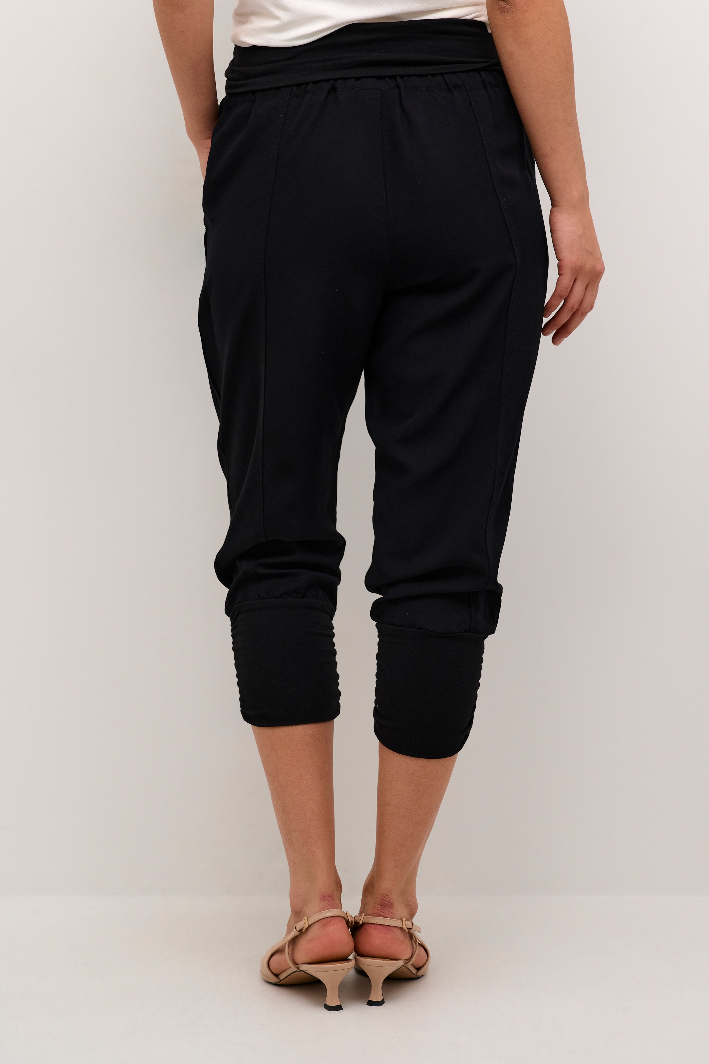 Line Trousers LOOKBOOK BACK 10604697-100120