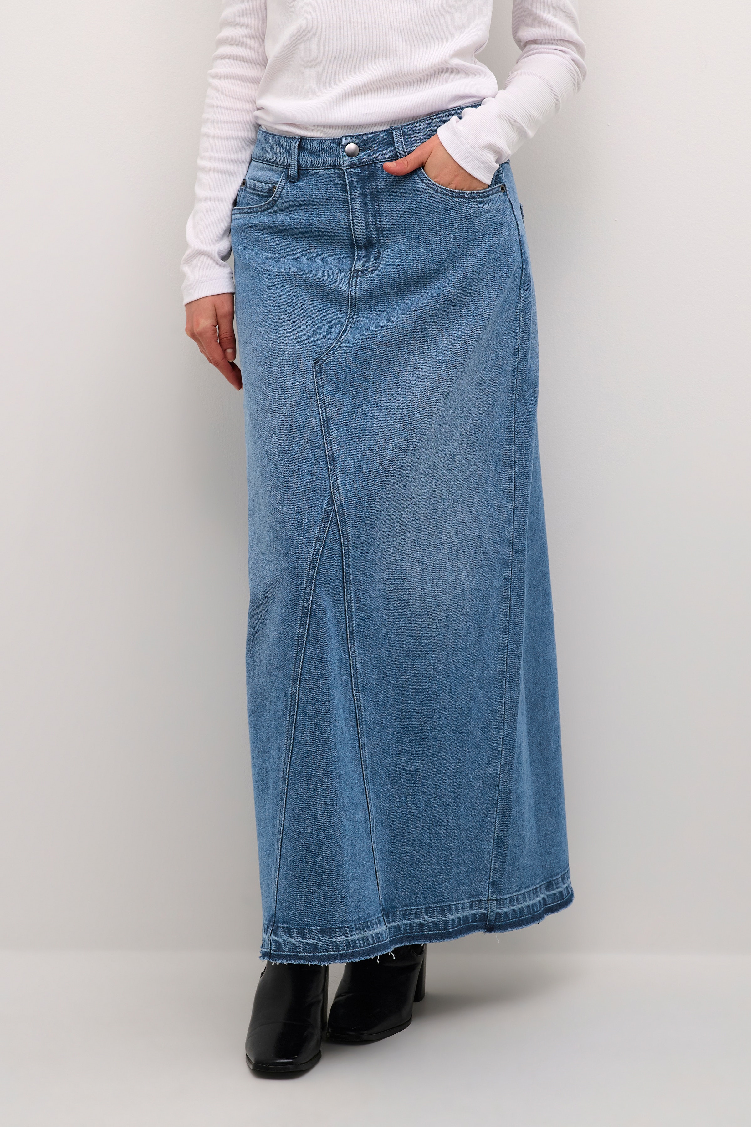 KAnicola Denim Skirt LOOKBOOK FRONT 10552307-103168