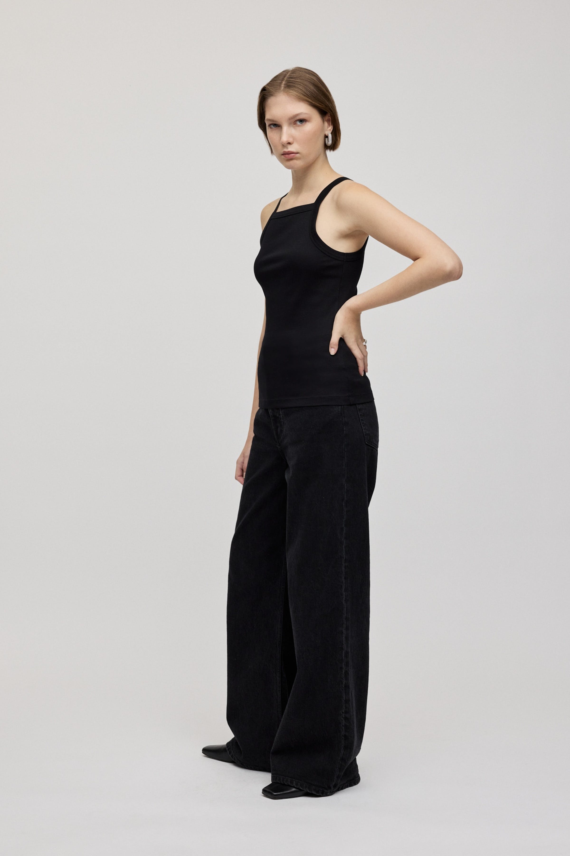 KLARA TOP LOOKBOOK FRONT 30600548-BK999