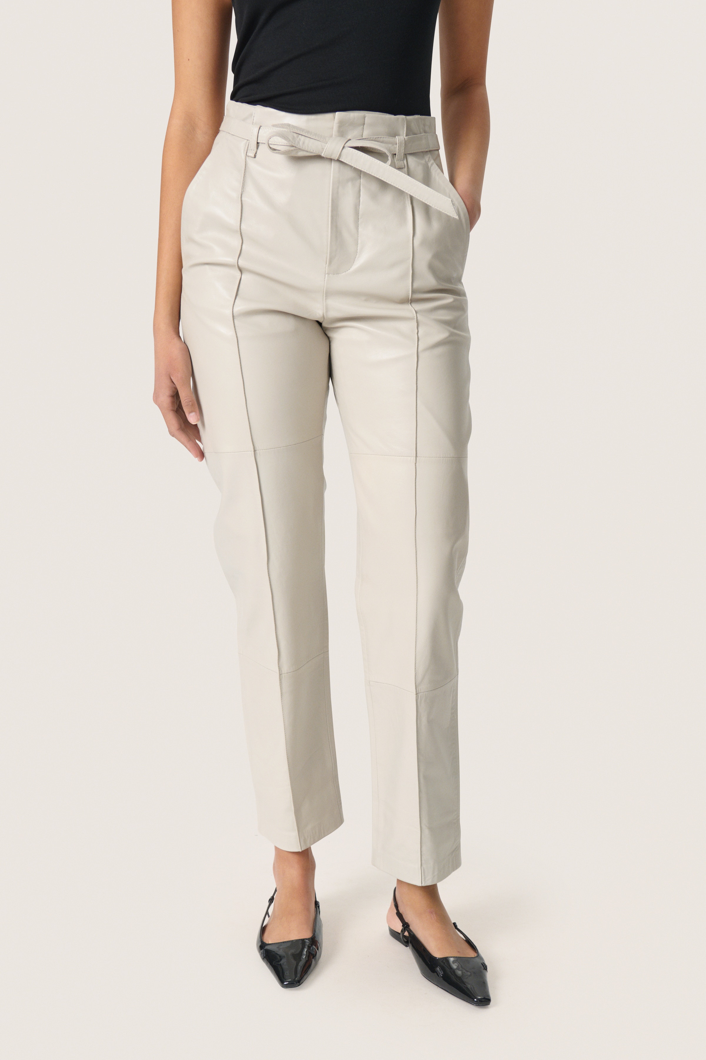 SLAyonna Trousers LOOKBOOK FRONT 30408061-130404