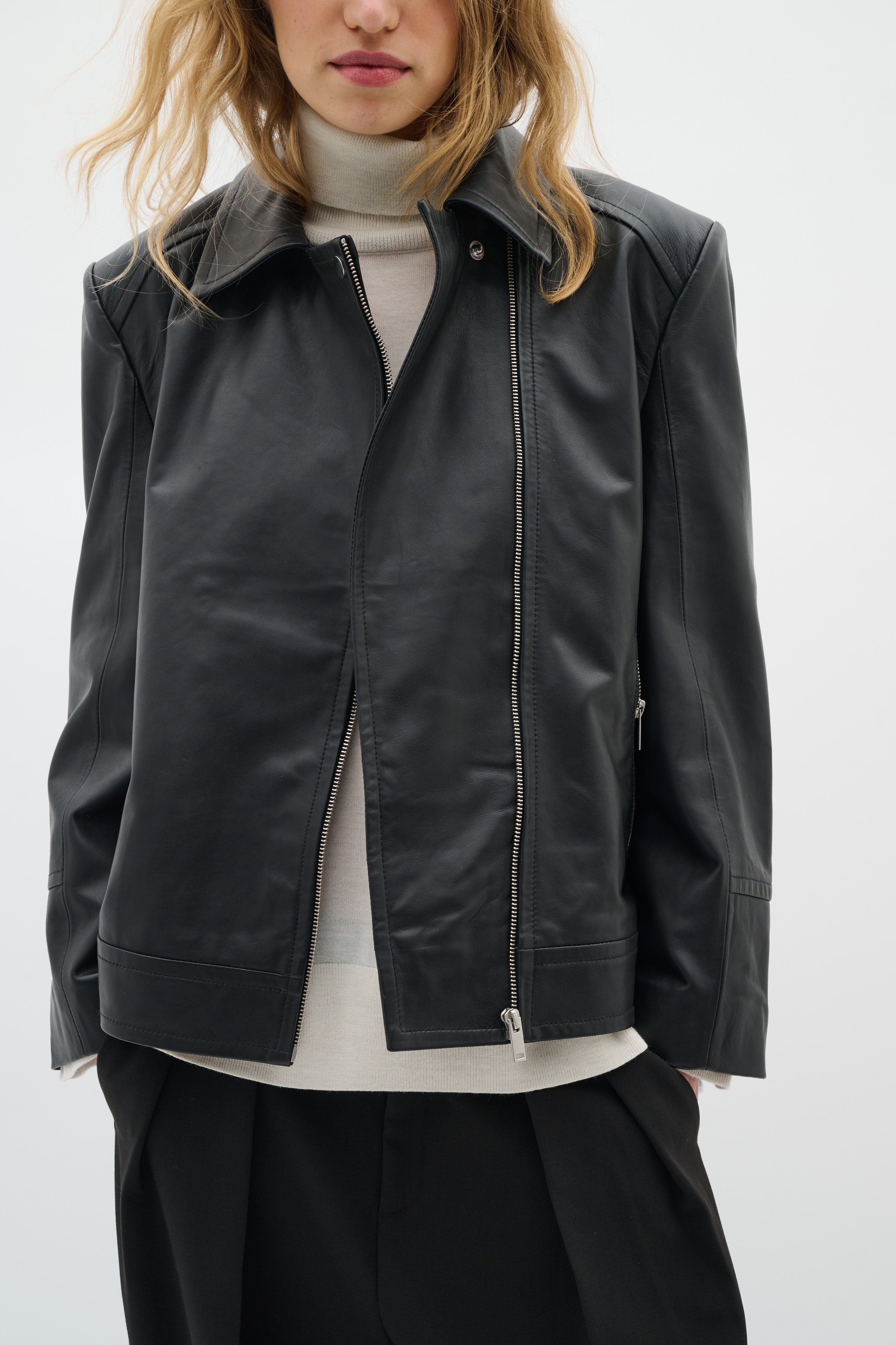 BrodiaIW Outerwear LOOKBOOK FRONT 30110996-194008