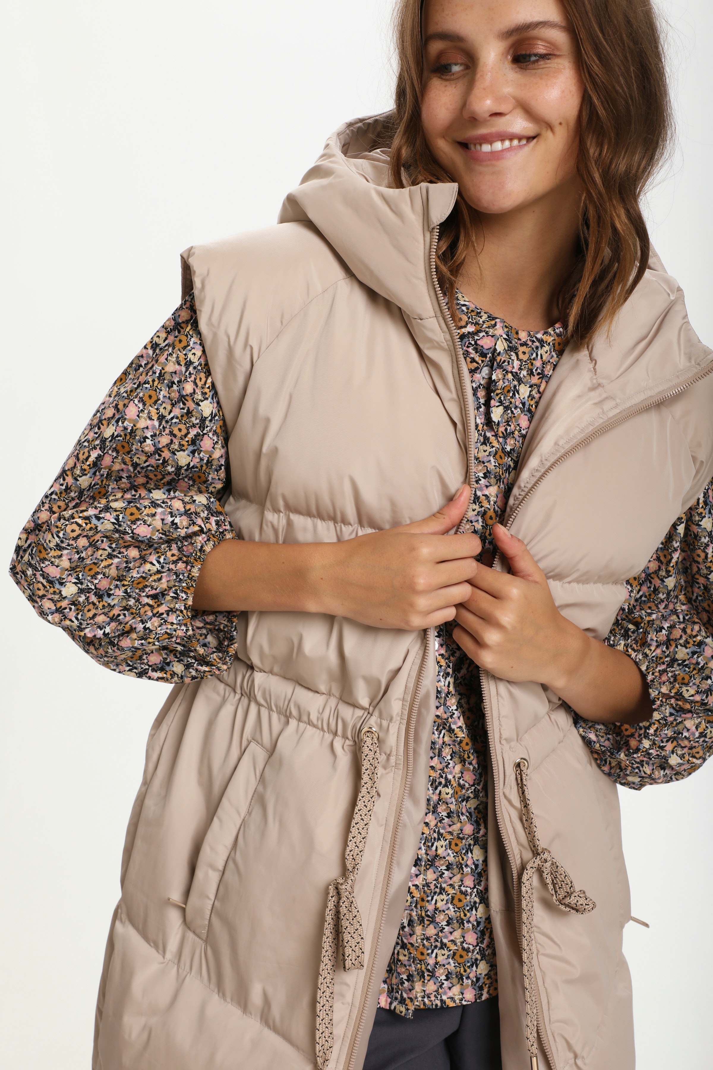  HellaSZ Vest

 LOOKBOOK DETAIL 30511214-161210