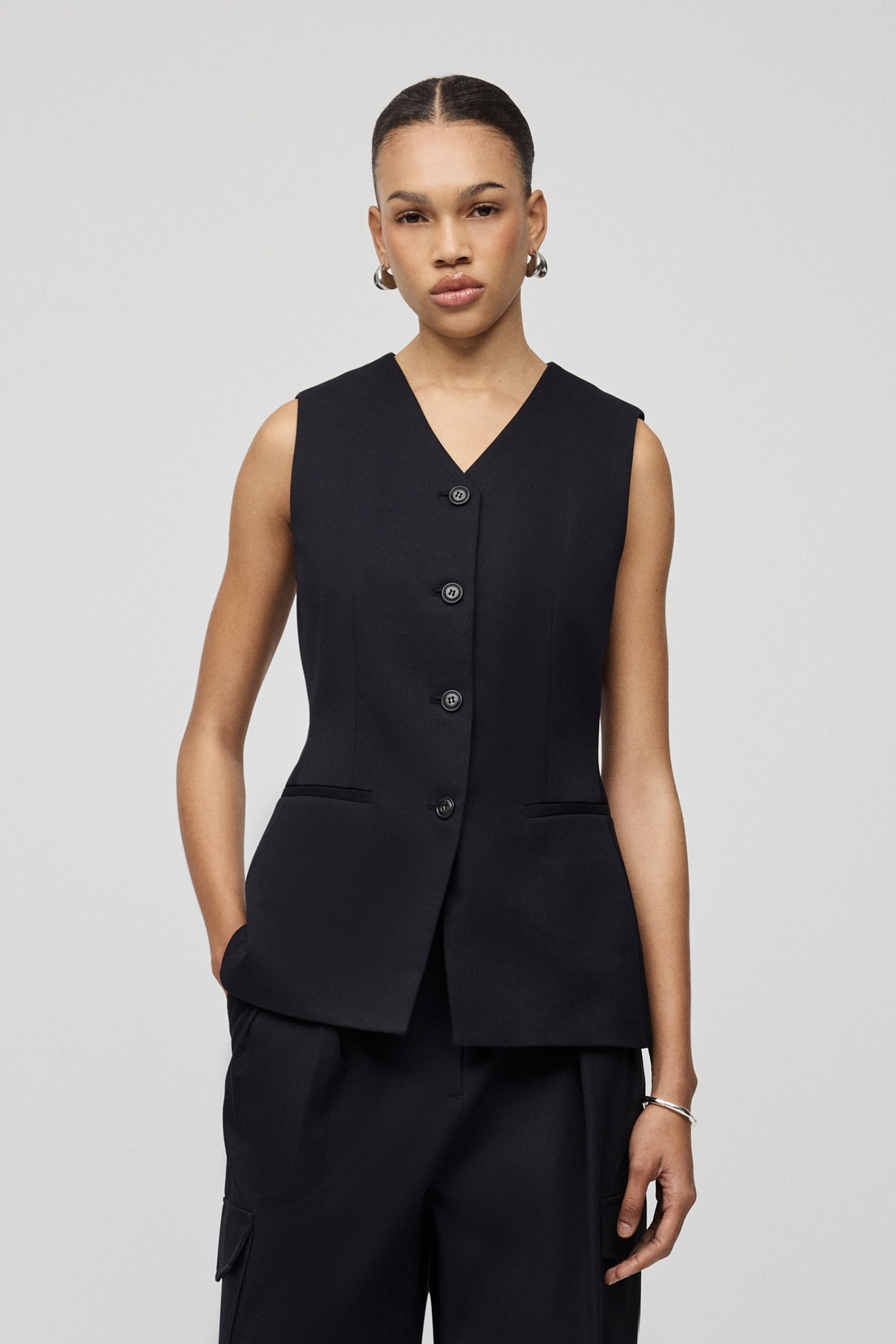 Juniper Vest LOOKBOOK FRONT 30600697-BL900