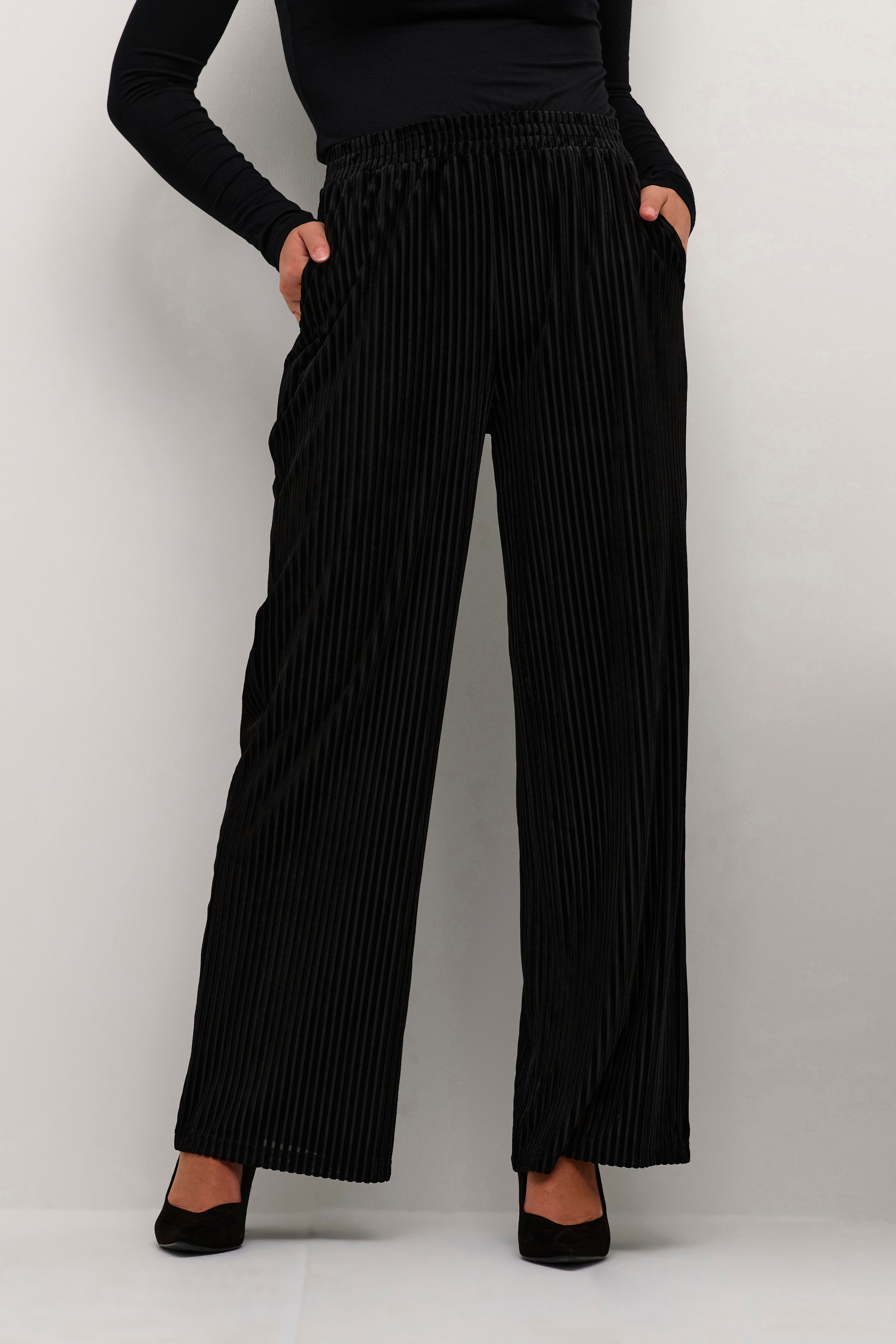 KAcaca Trousers LOOKBOOK FRONT 10508105-100121