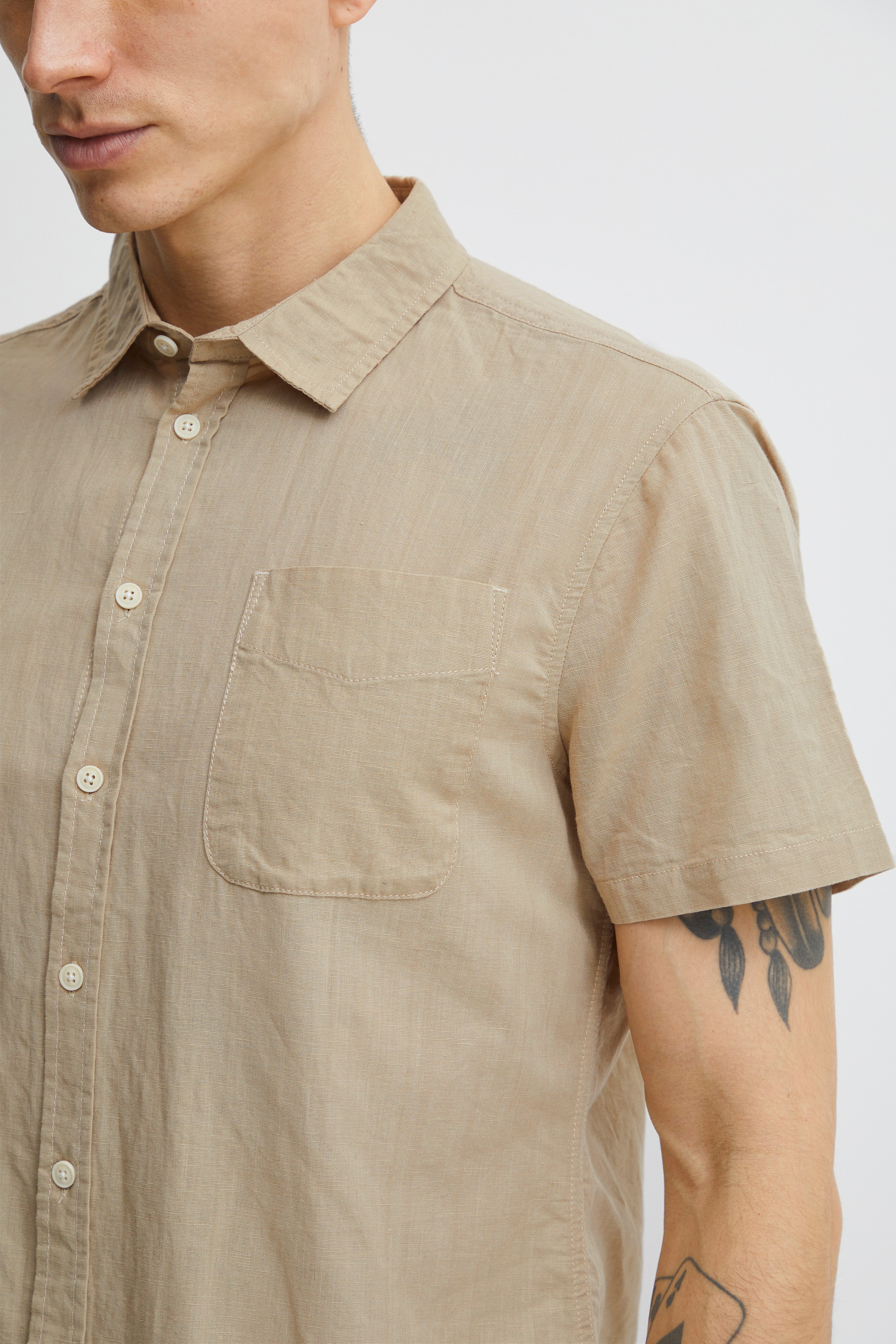 Short sleeved shirt LOOKBOOK DETAIL 20715458-161104