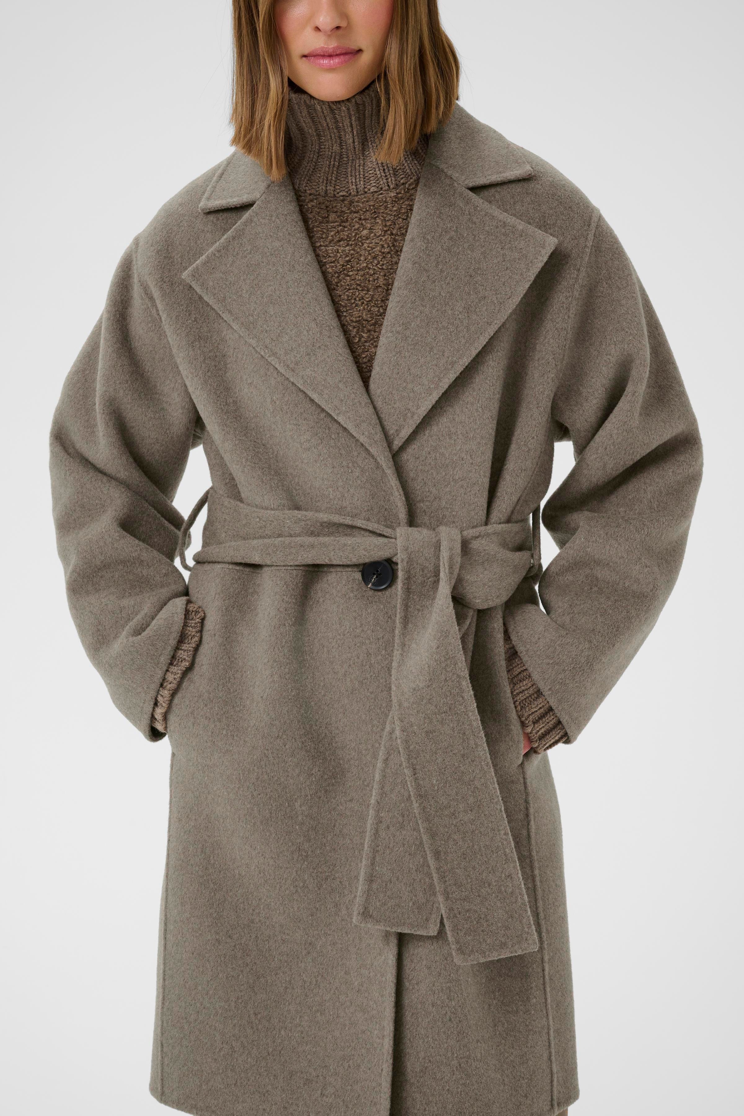 YillaIW Coat LOOKBOOK DETAIL 30110609-1813041