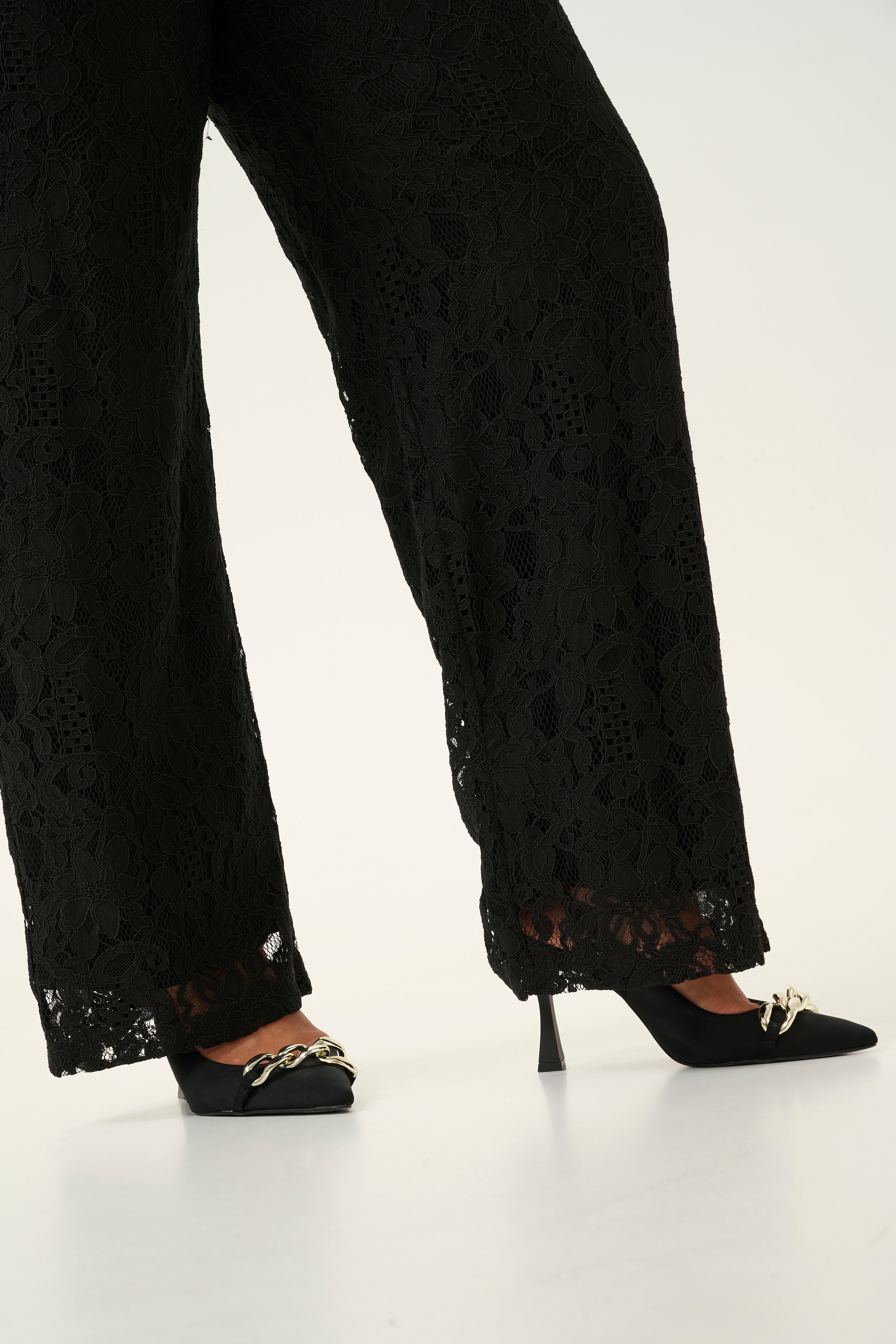 KCnelina Lace Trousers LOOKBOOK DETAIL 10582811-100121