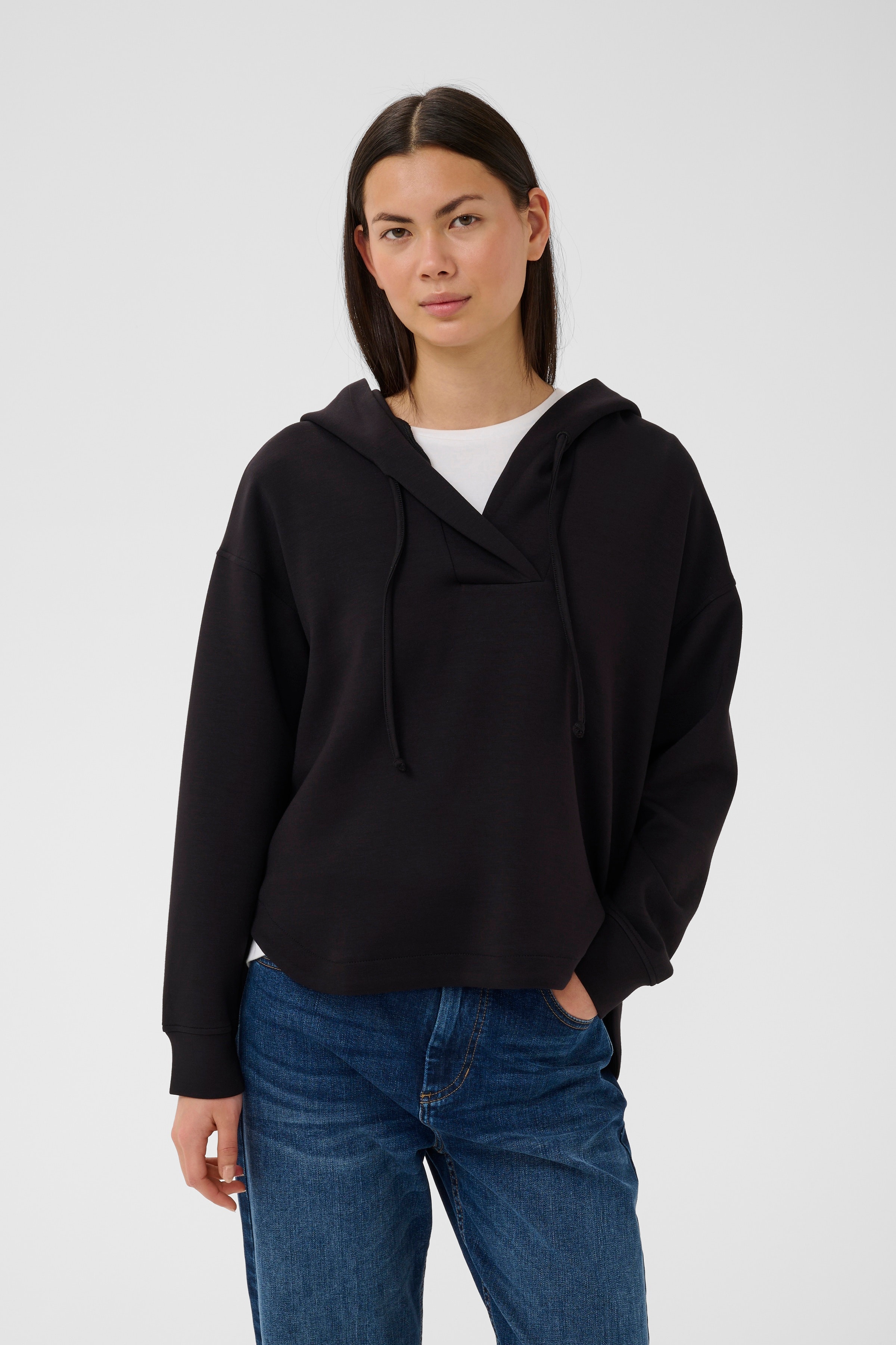SUAIW Vincent Sweatshirt LOOKBOOK FRONT 30112438-194008