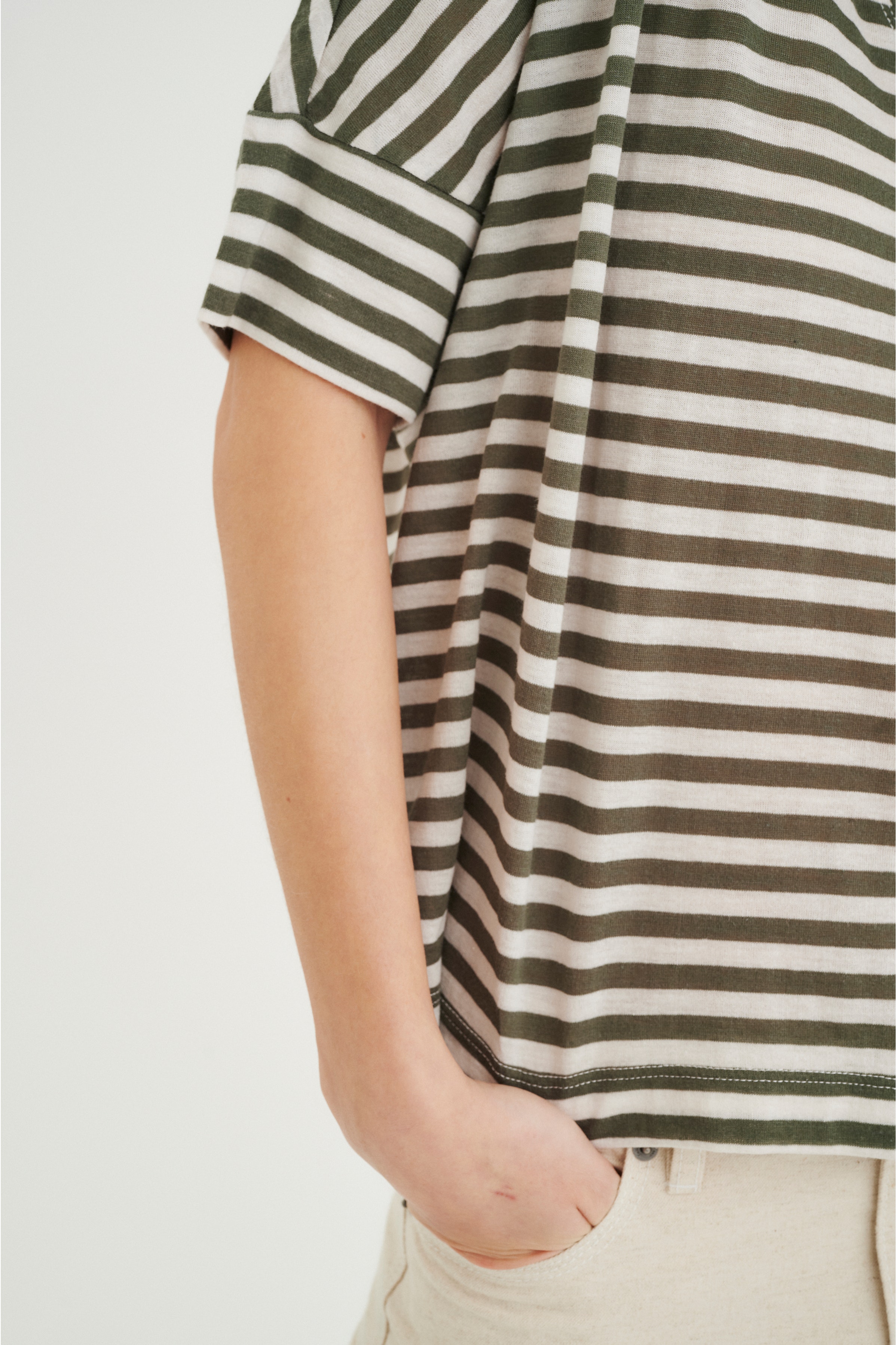 UrsulaIW T-shirt LOOKBOOK FRONT 30106464-300820