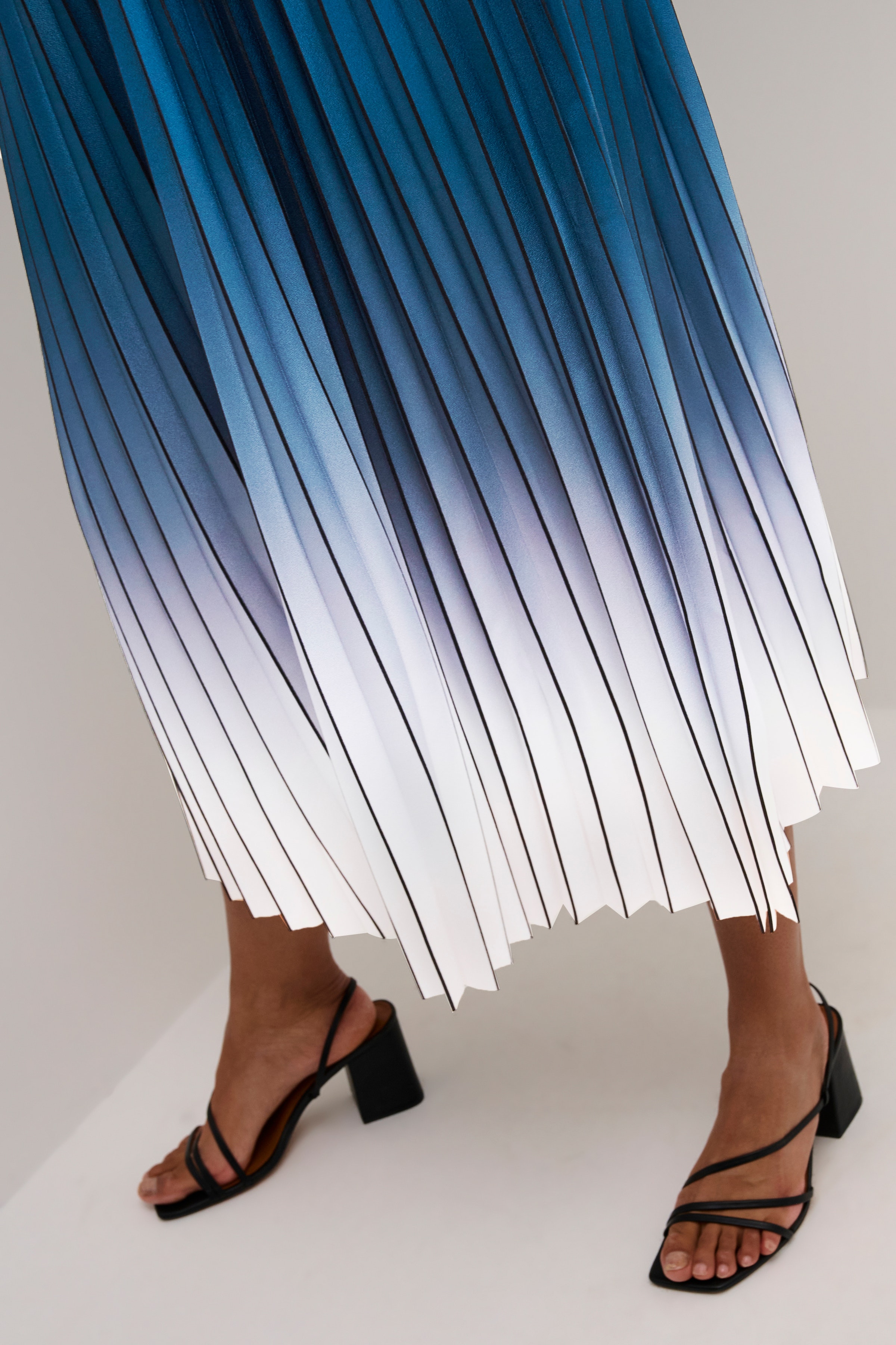 CUscarlett Skirt LOOKBOOK DETAIL 50110395-194024