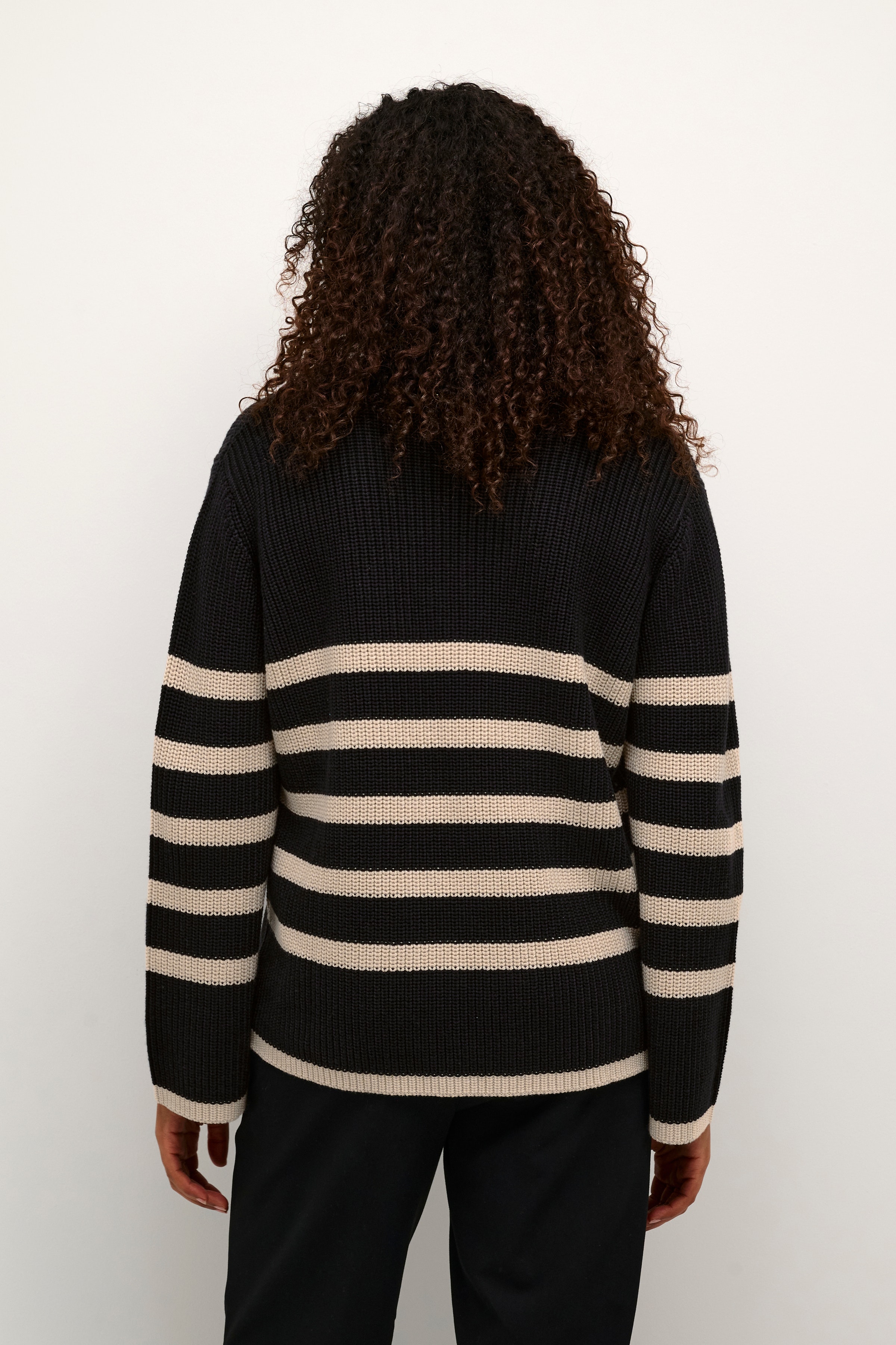 KAirina Pullover LOOKBOOK BACK 10507671-104544