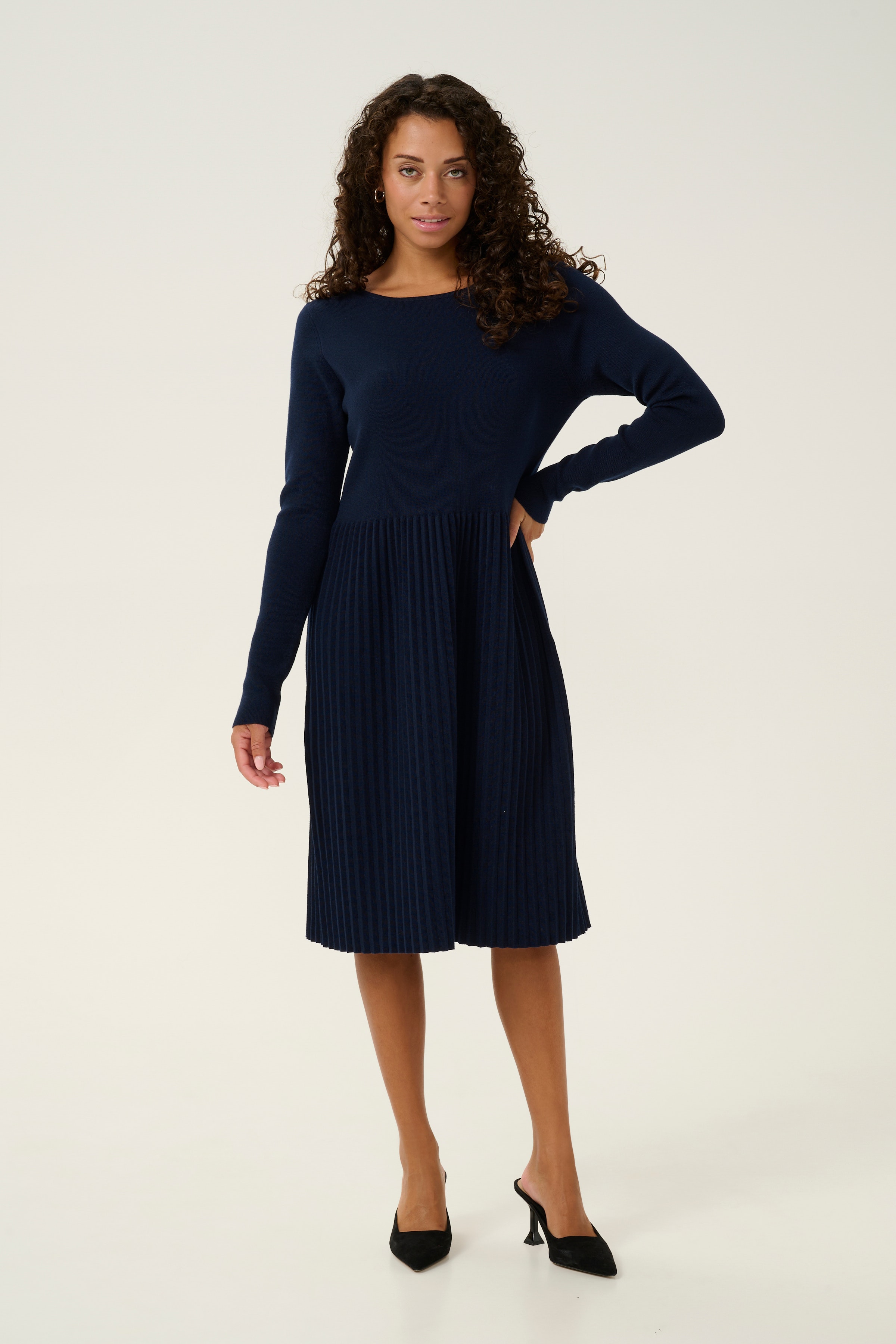 CUluci Kjole LOOKBOOK FRONT 50111749-194011