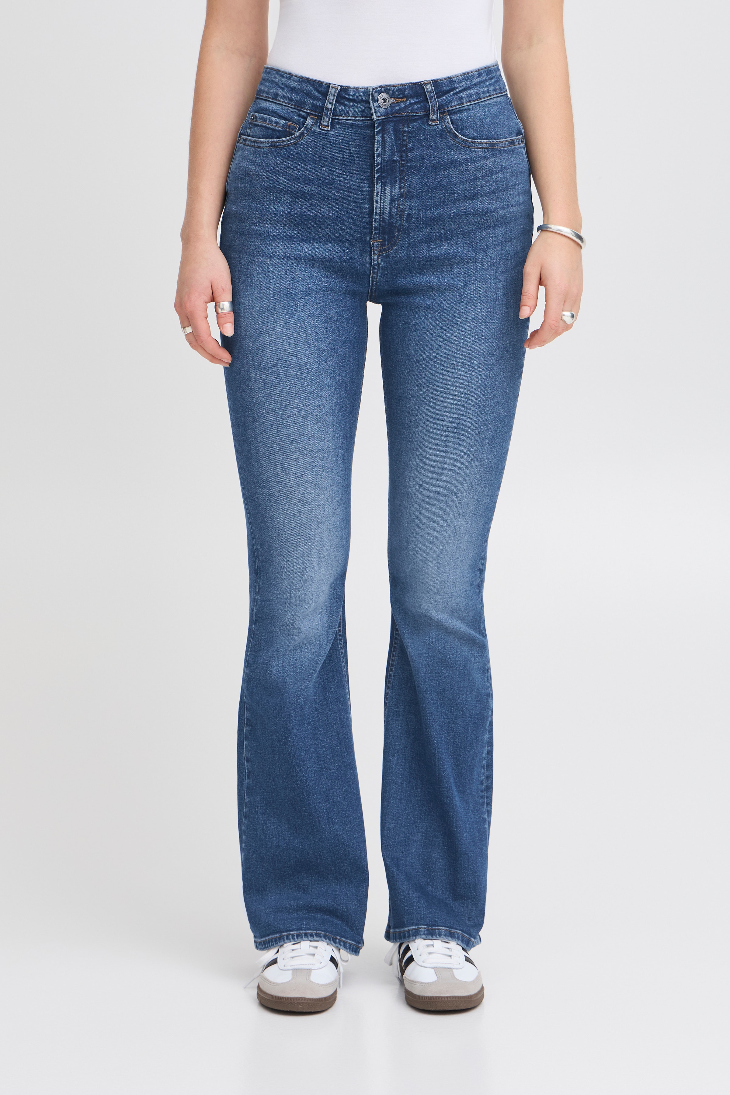 IHTWIGGY FLAIRED HIGH WAIST Jeans LOOKBOOK FRONT 20122437-200339