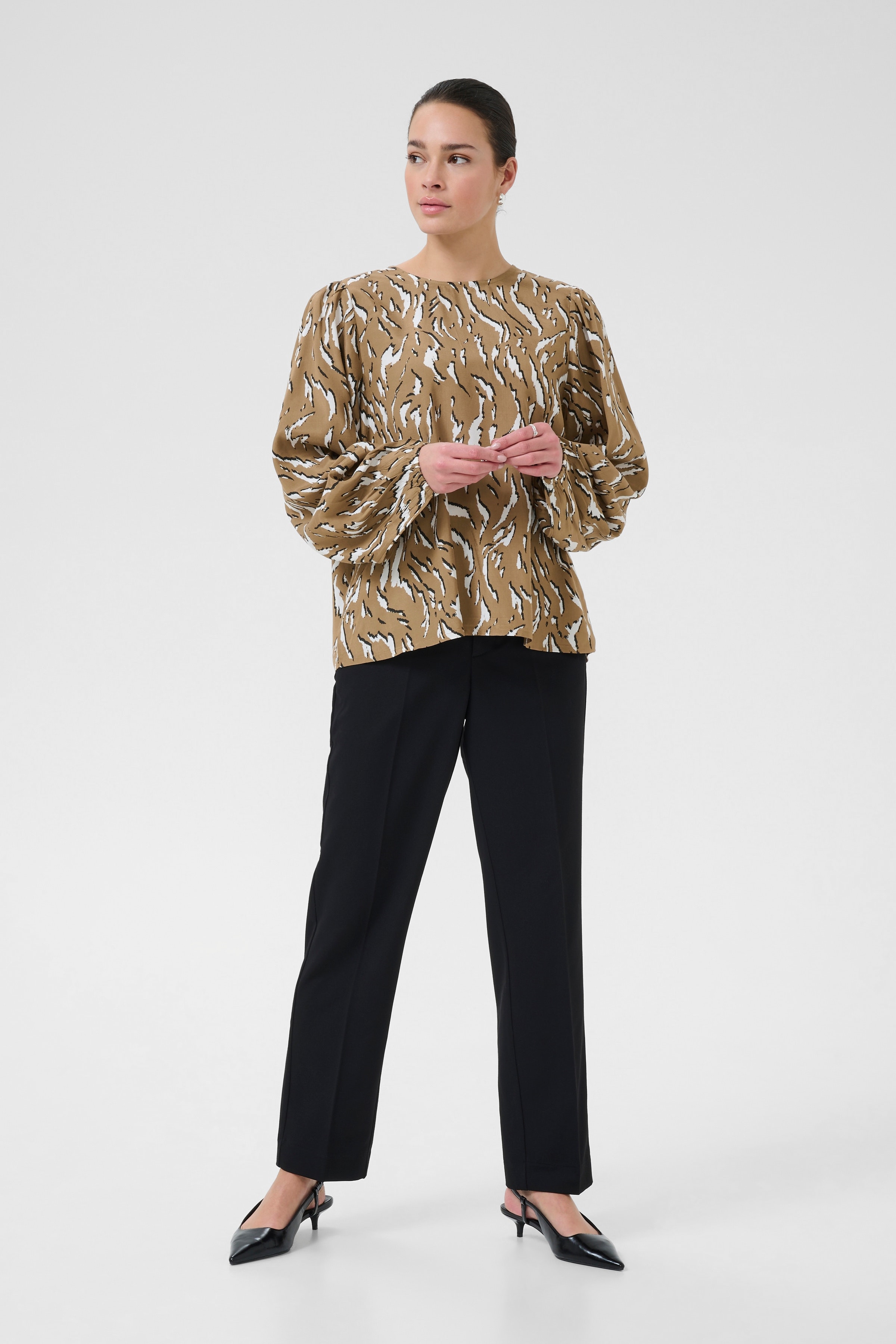 KAmille Blouse LOOKBOOK FRONT 10510519-108184