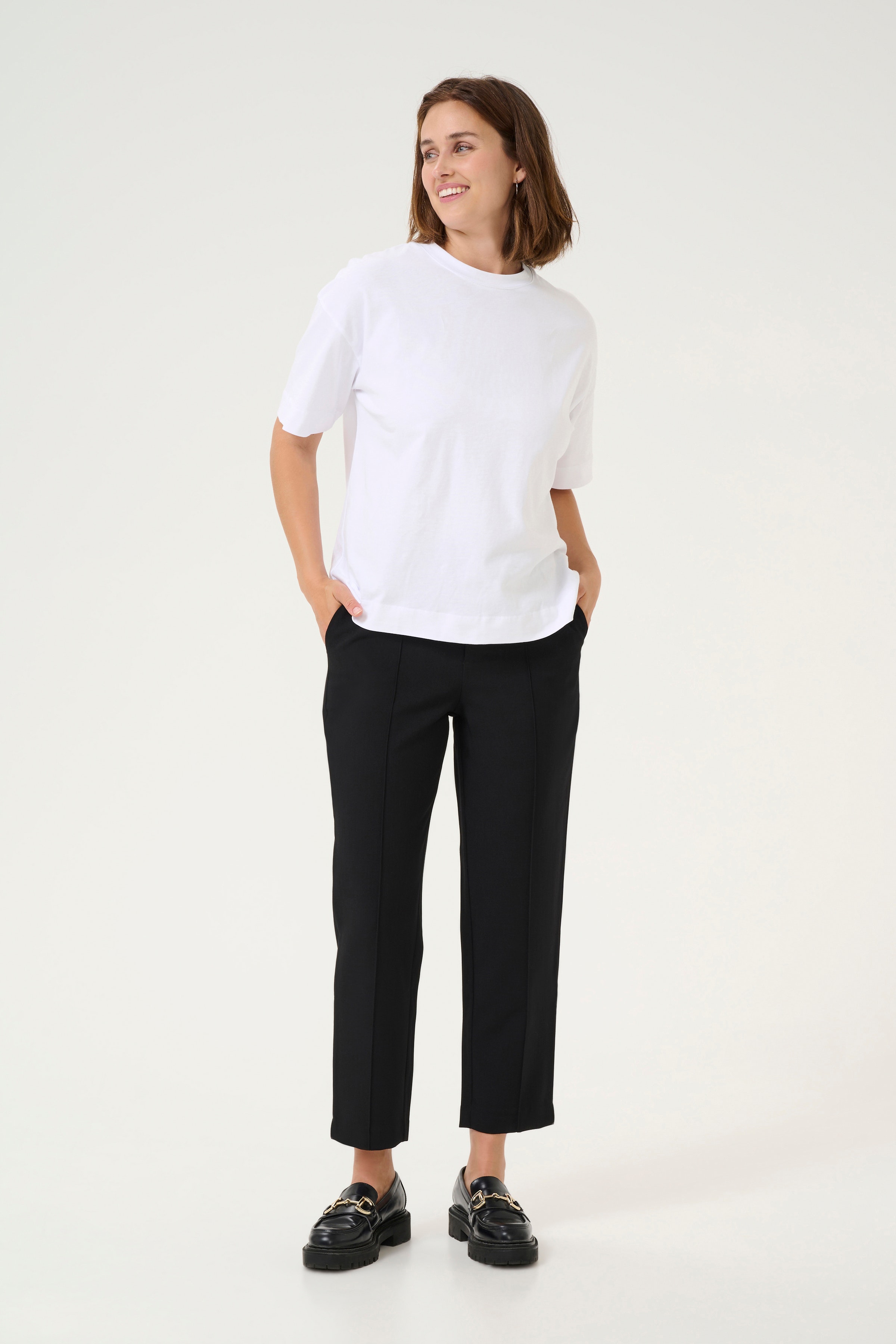 KAhella Trousers LOOKBOOK FRONT 10509772-100121