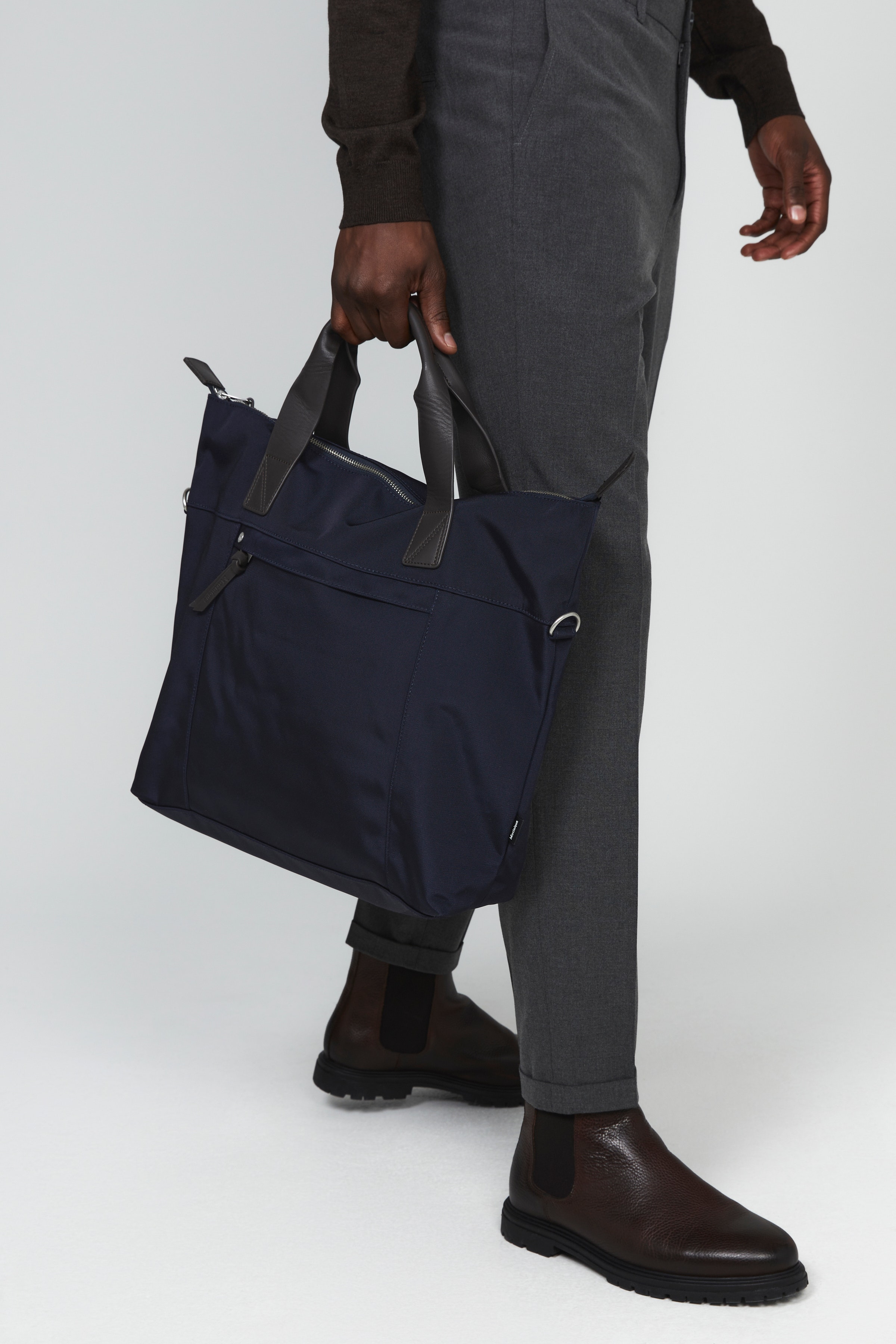 Totan Pose LOOKBOOK FRONT 30203650-20210