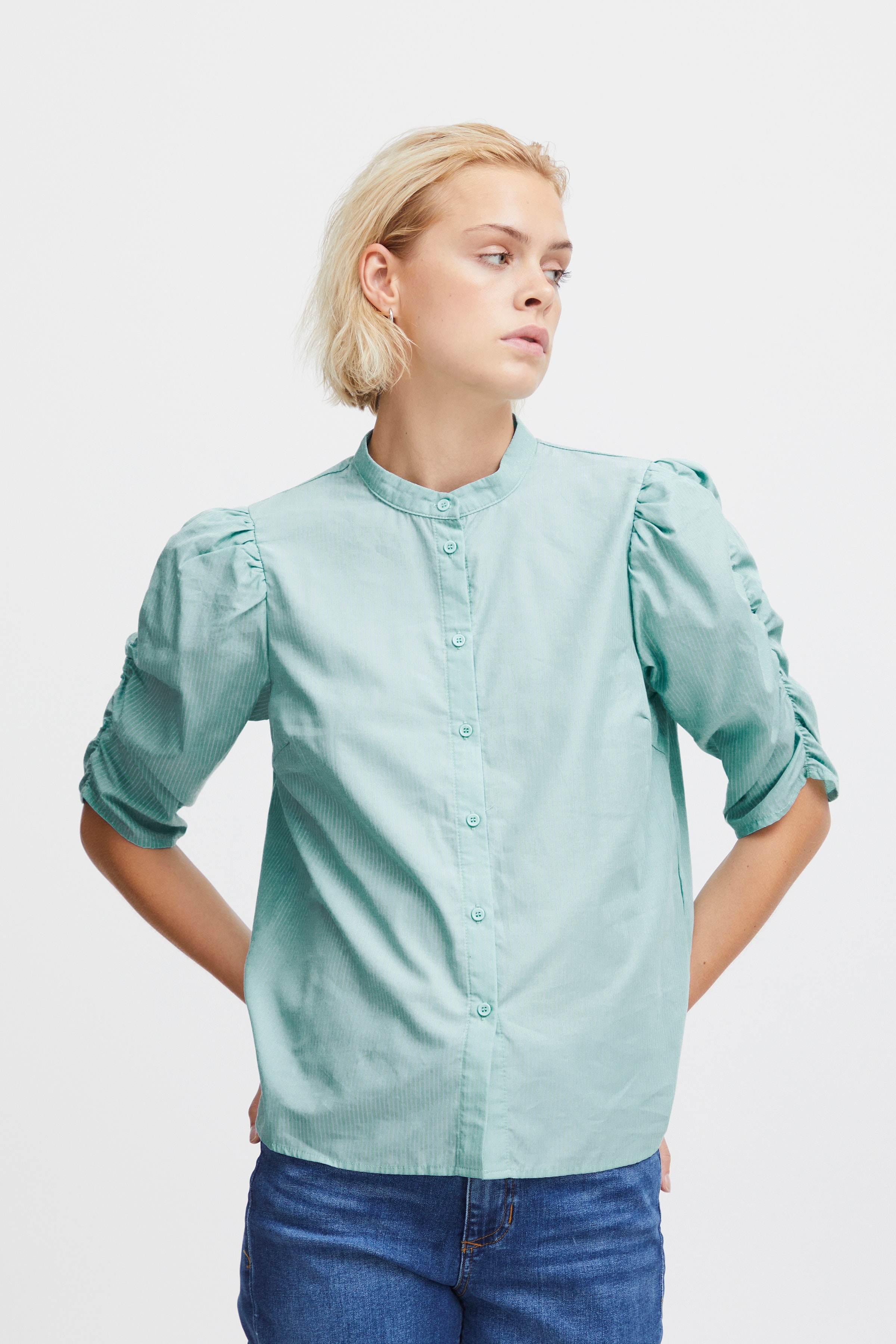 Kortermet bluse LOOKBOOK FRONT 20121475-203302