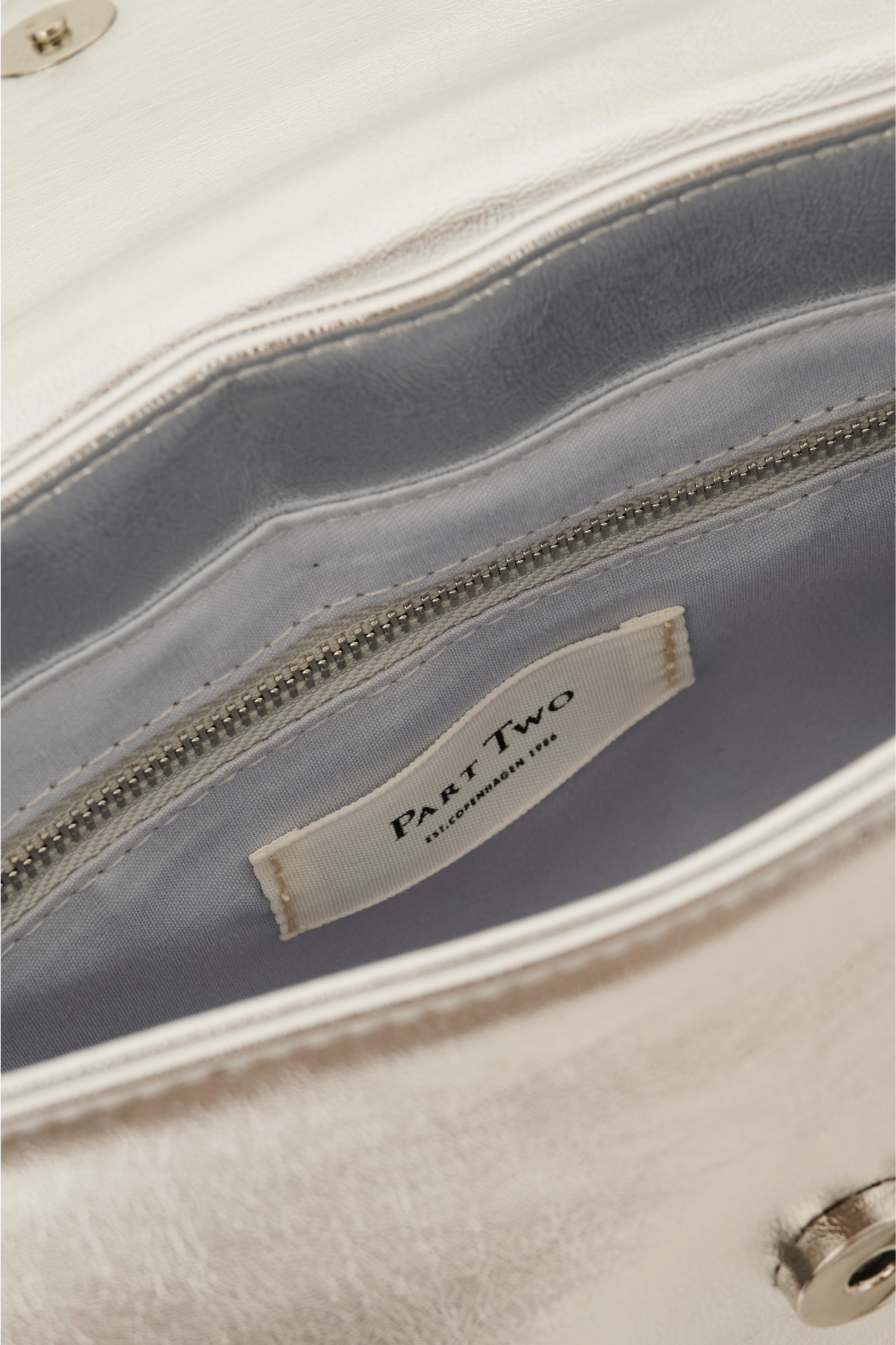VloraPW Bag PACK DETAIL 30310228-304447