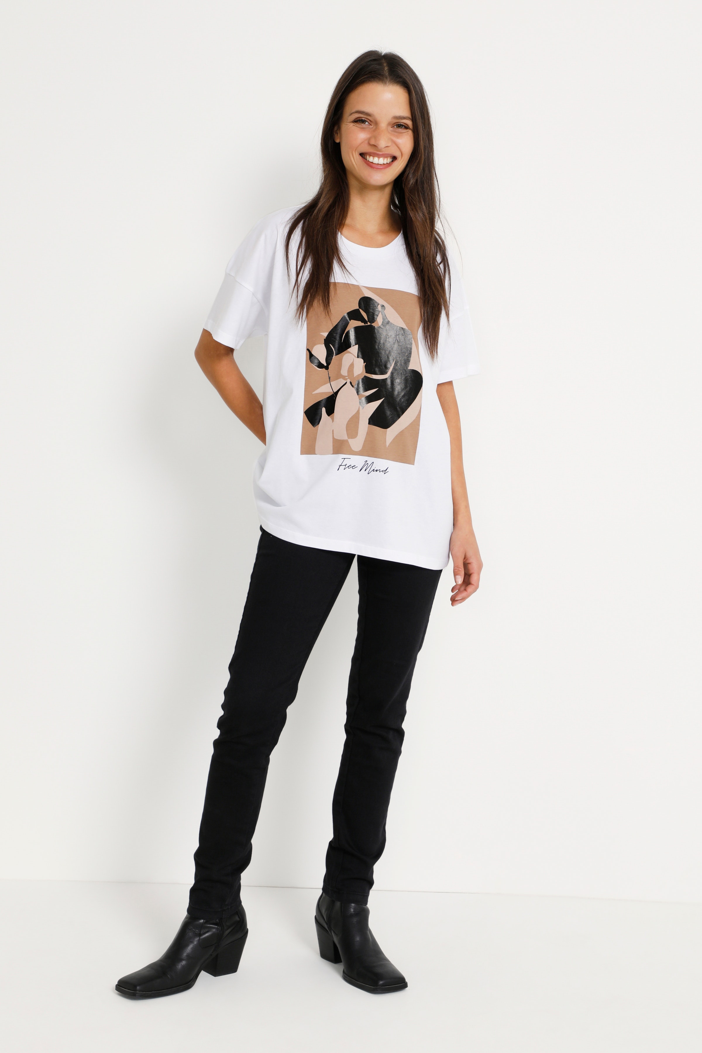 KAdora T-shirt LOOKBOOK FRONT 10506588-110601