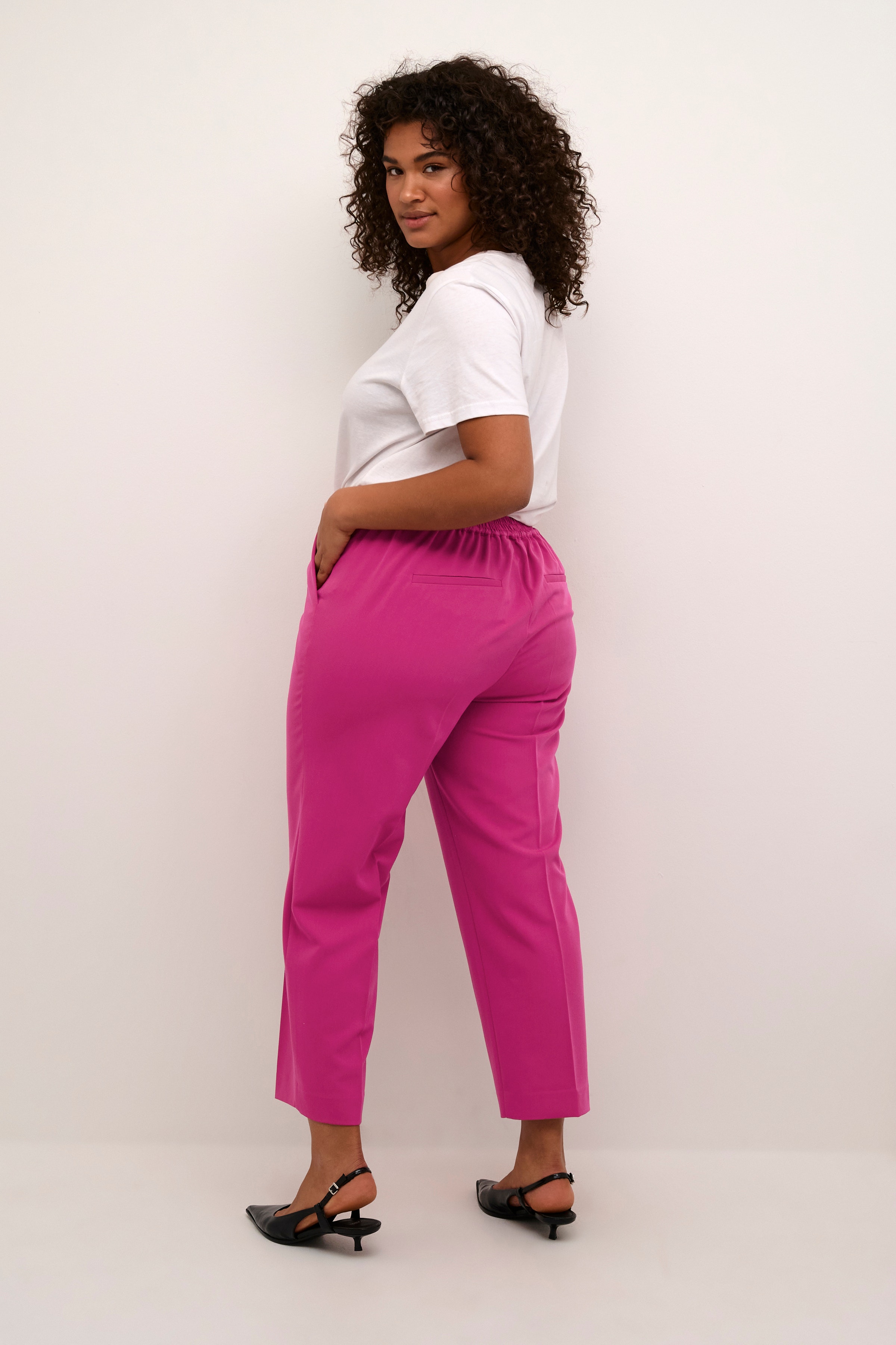 KCsakira Cropped Trousers LOOKBOOK BACK 10580650-192434