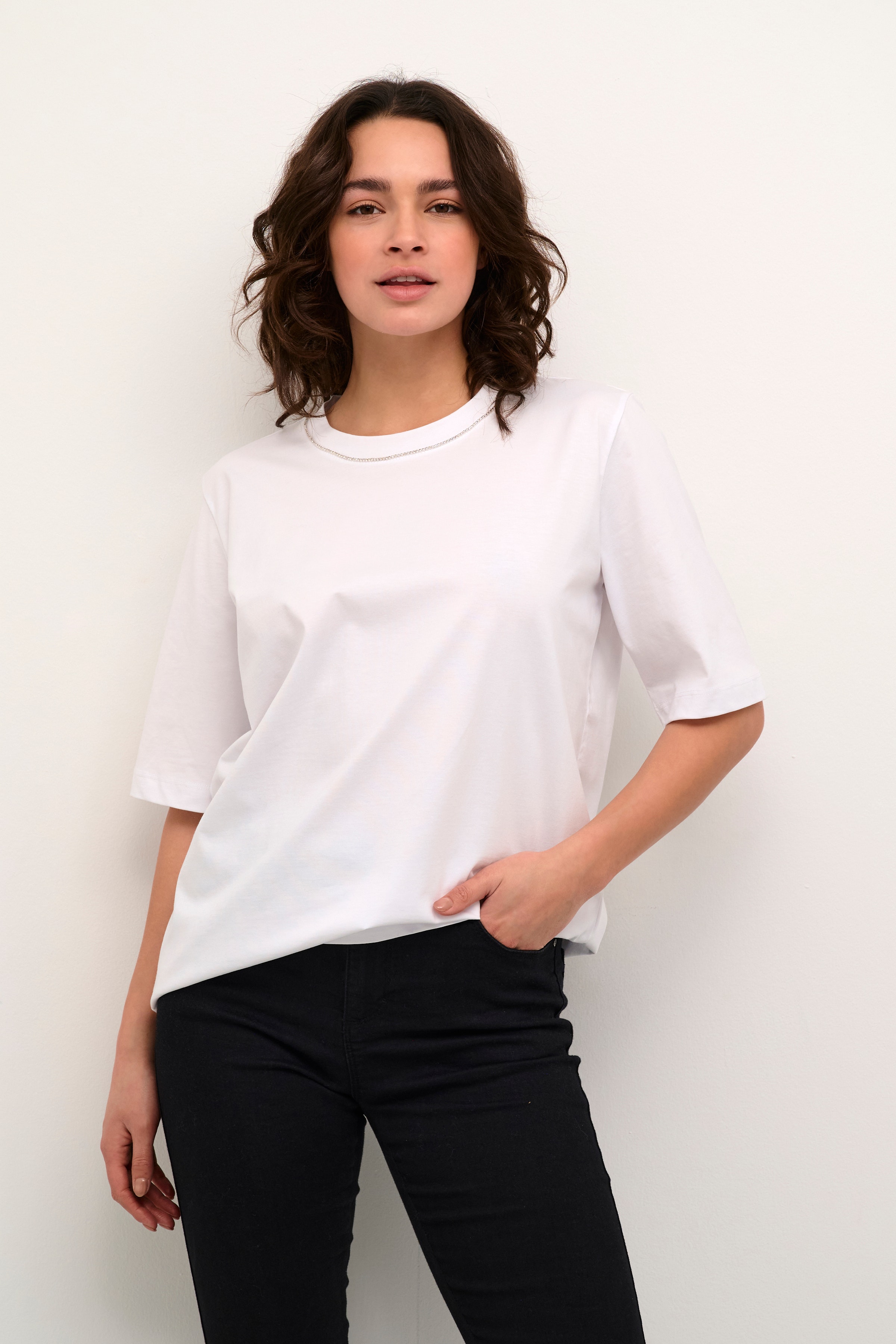 KAivana T-shirt LOOKBOOK FRONT 10509389-110601