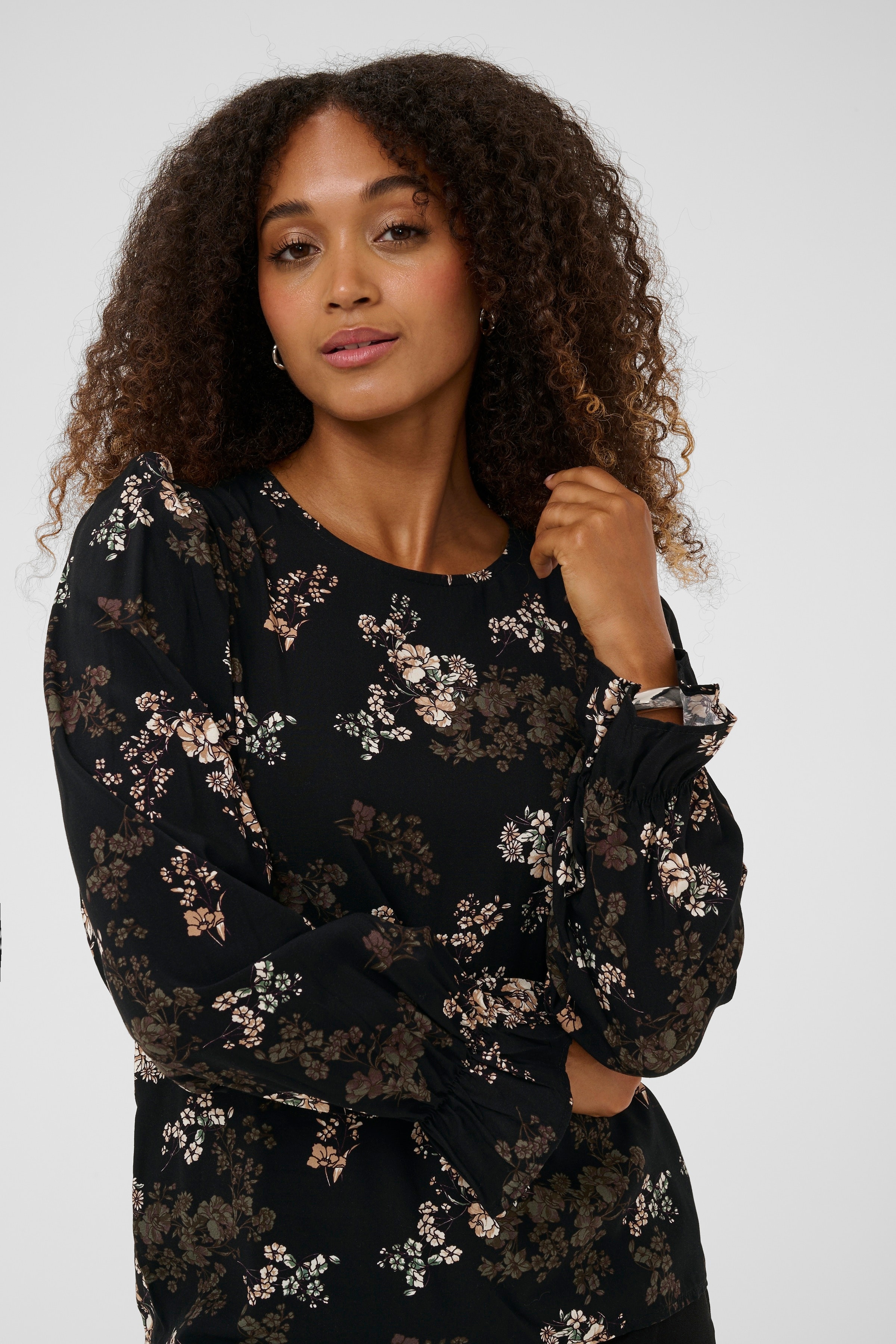 CRAlora Blouse LOOKBOOK DETAIL 10613997-107820