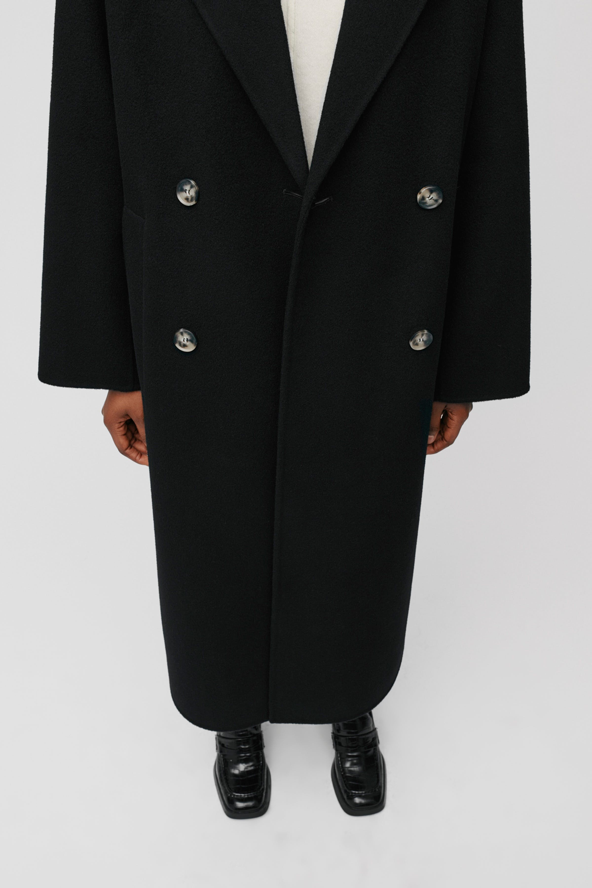 CLARA Coat LOOKBOOK FRONT 30600563-BK999