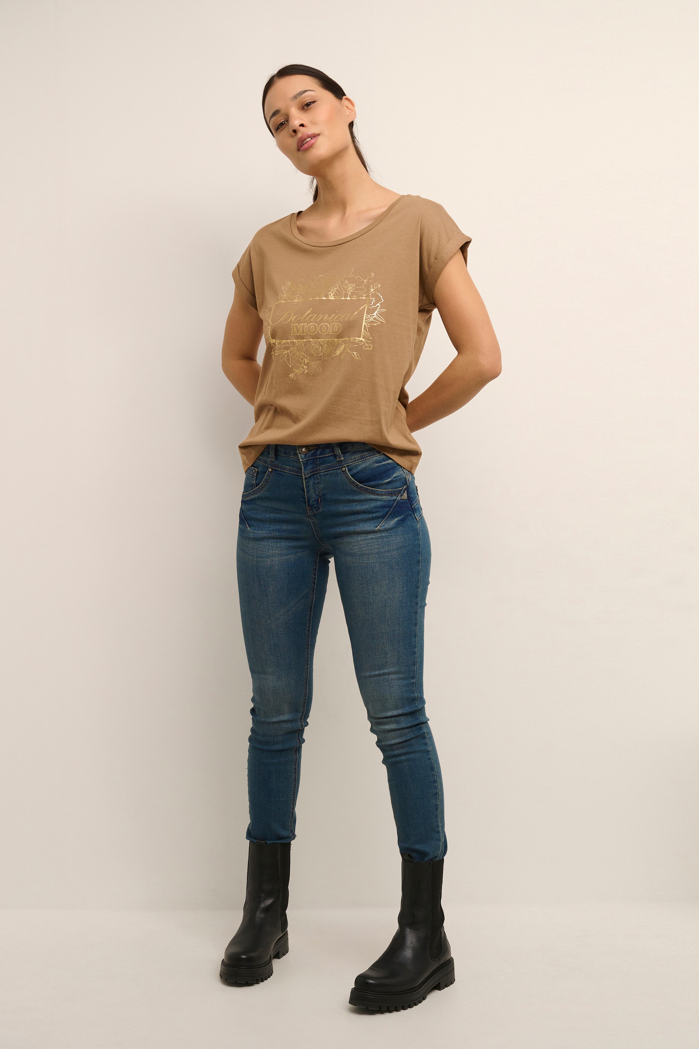 CRDittie T-shirt LOOKBOOK FRONT 10610162-181020